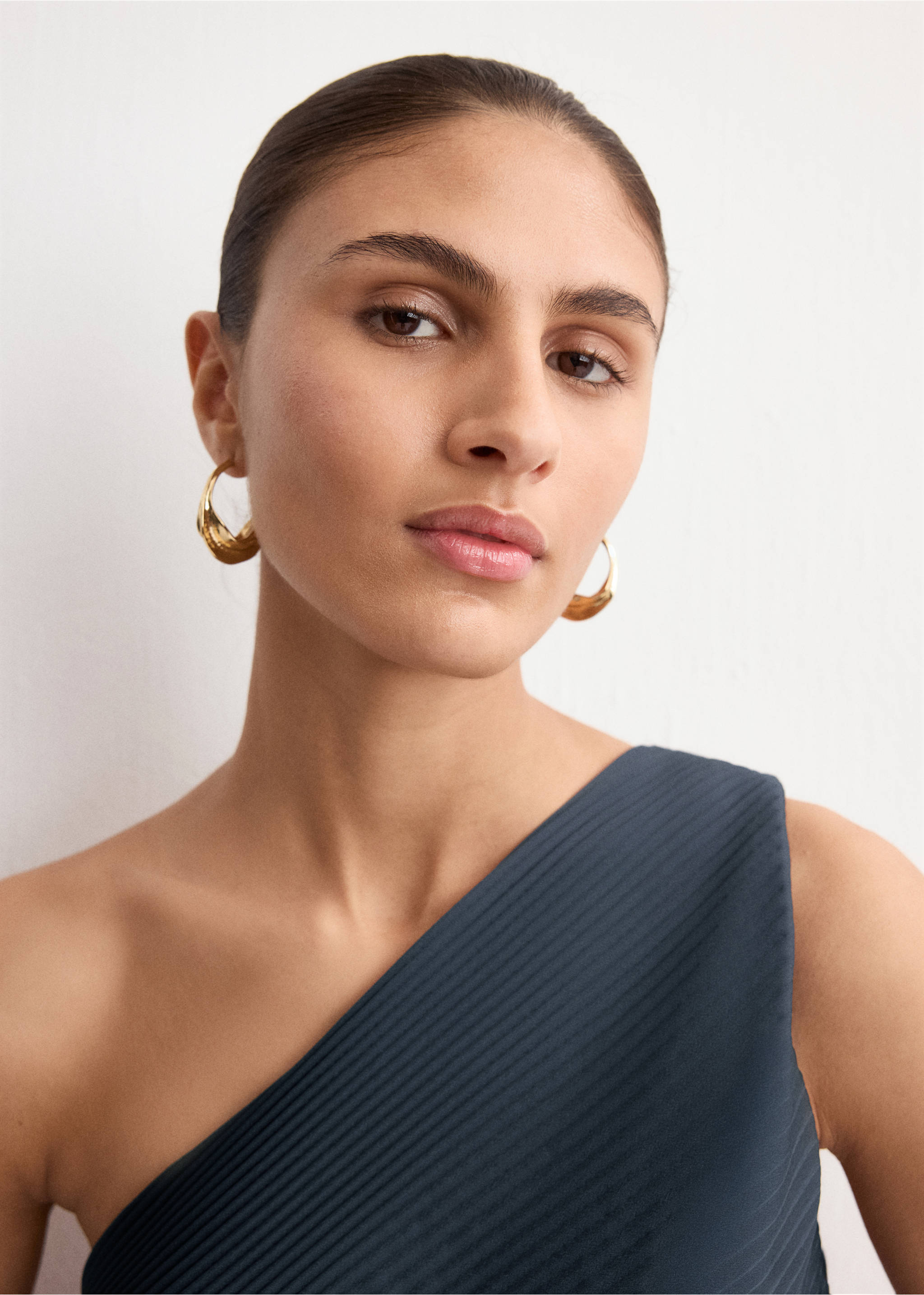 Vestit asimètric prisat obertura - Detall de l'article 1, Blau. Ref: 27064073-00.