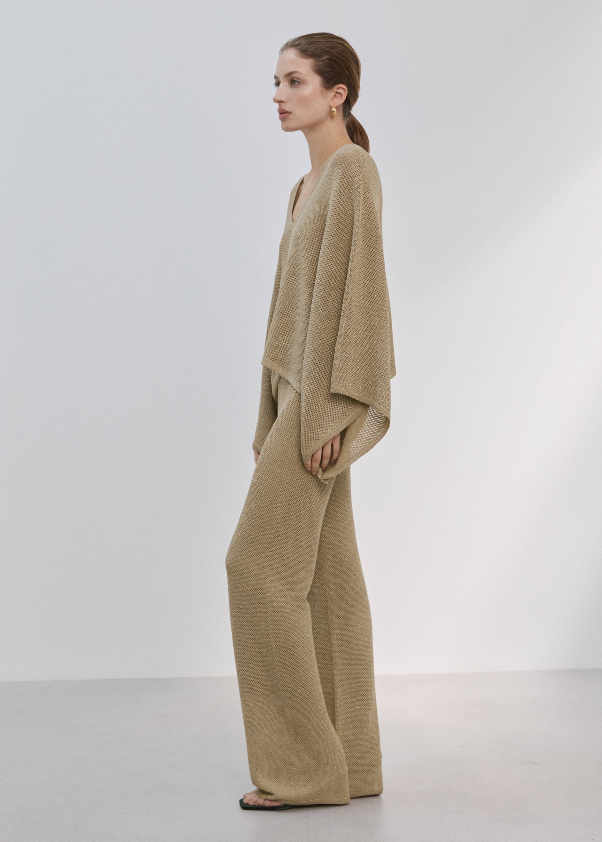 V-neck knit top - General plane