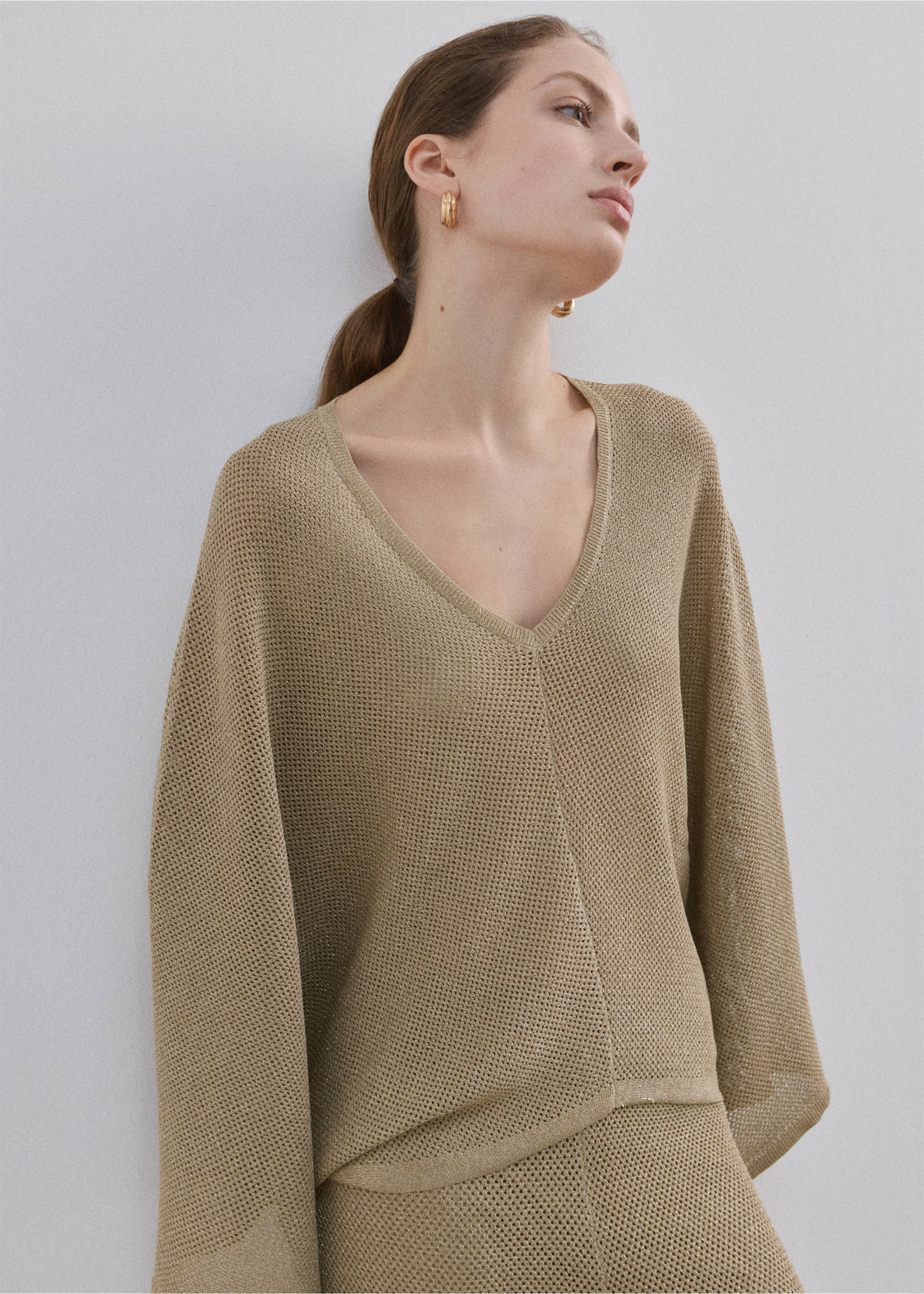 V-neck knit top - Medium plane, Gold. Ref: 27064074-00.