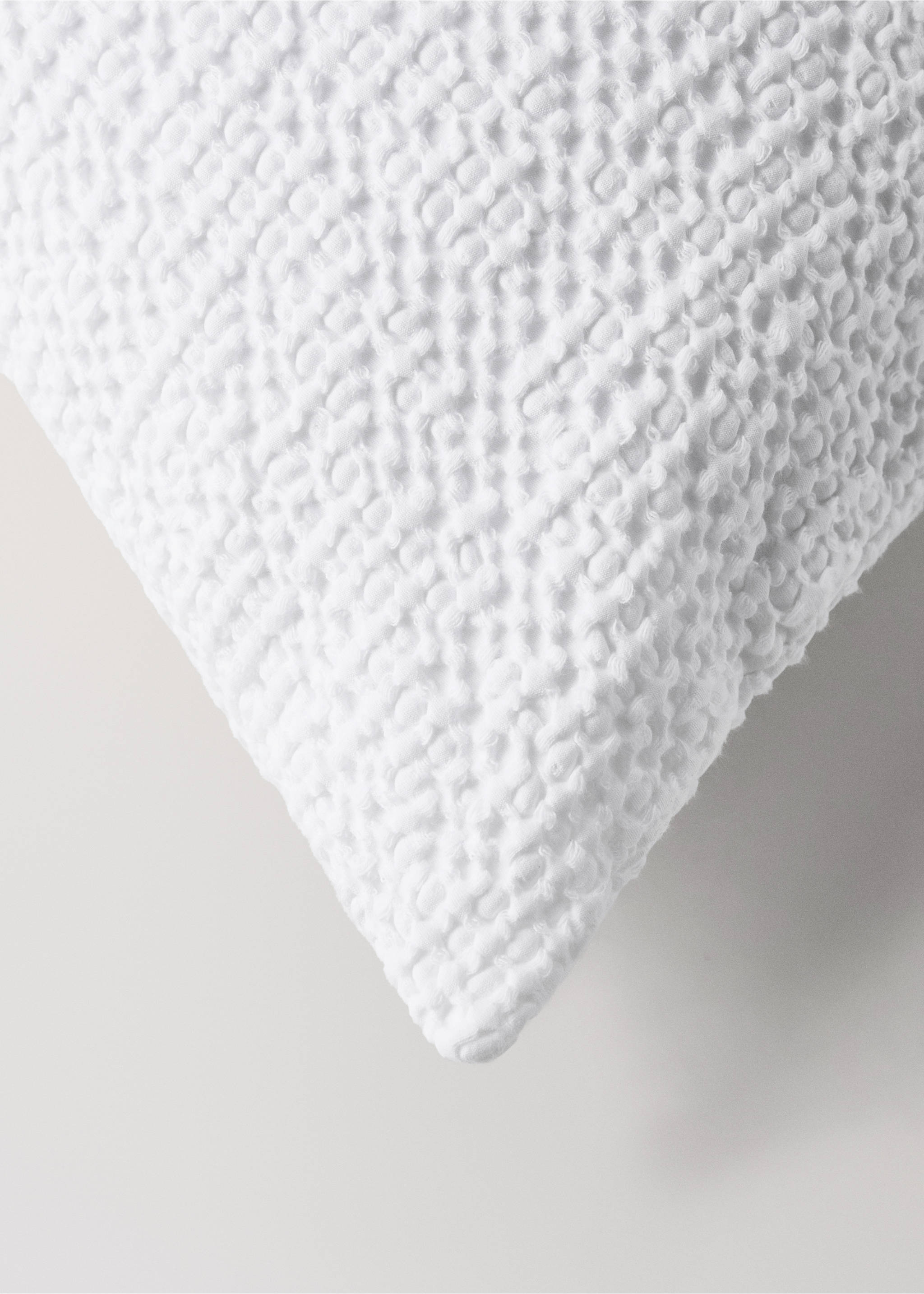 Children’s waffle-cotton garment-dyed cushion cover  40x40cm - Details of the article 1, White. Ref: 27064076-00.