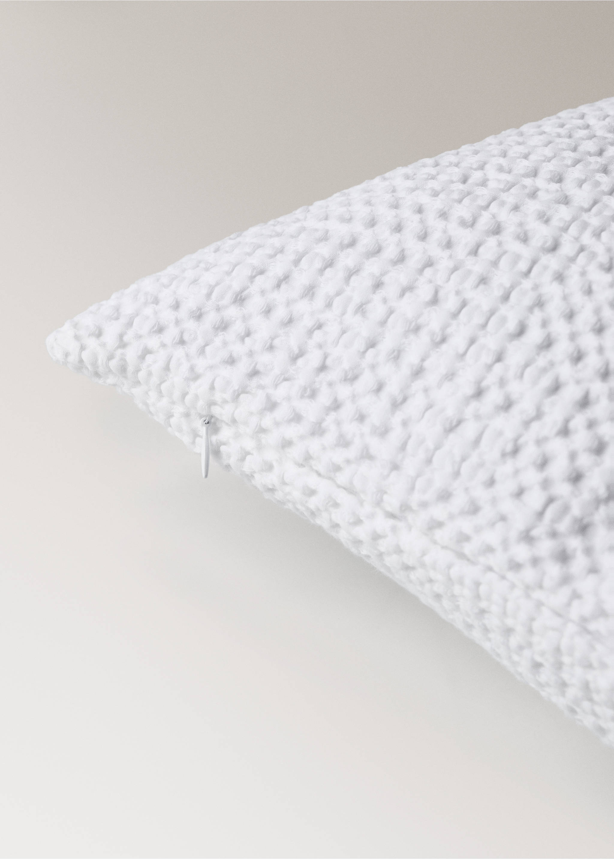 Children’s waffle-cotton garment-dyed cushion cover  40x40cm - Details of the article 2, White. Ref: 27064076-00.