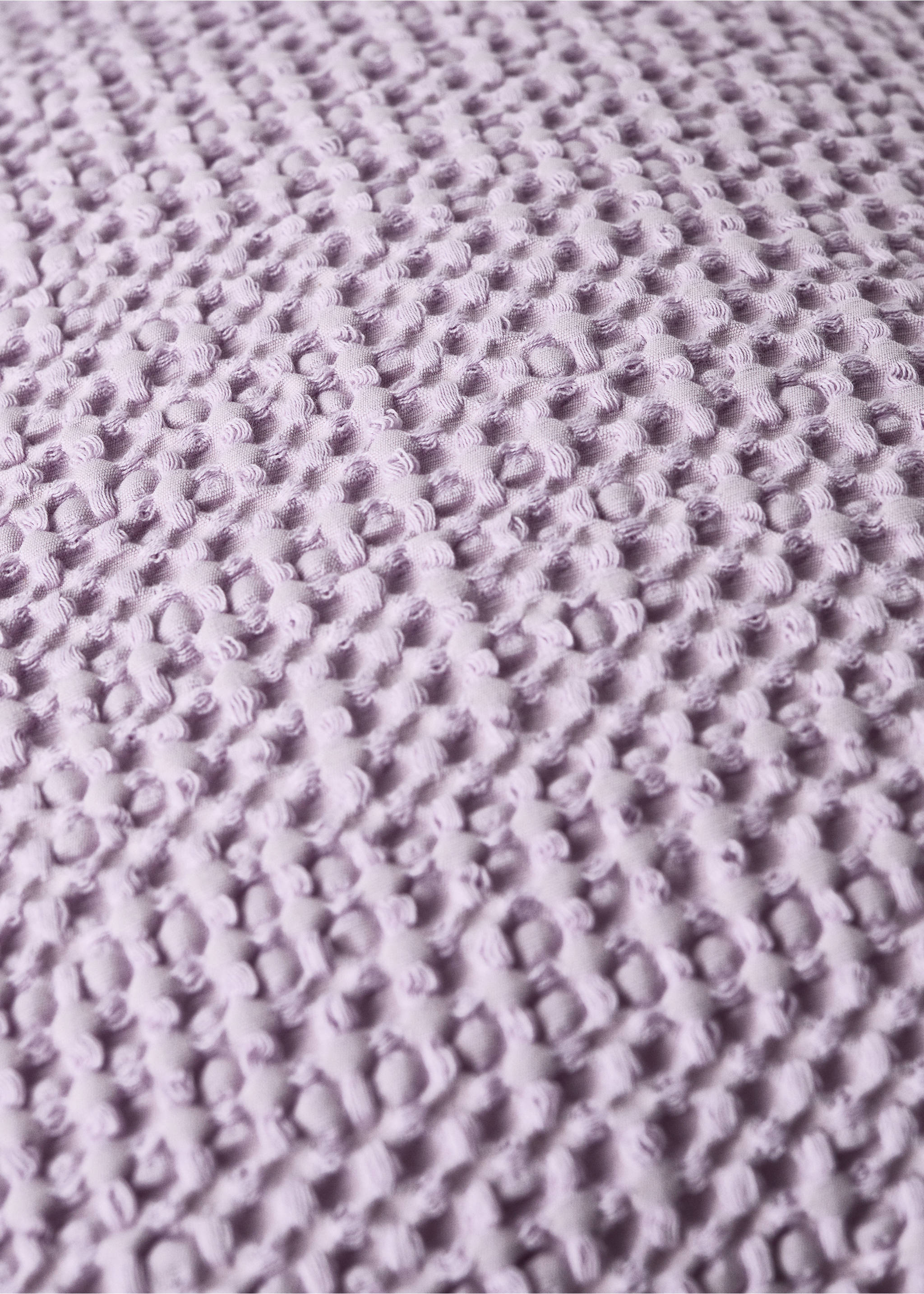Children’s waffle-cotton garment-dyed cushion cover  40x40cm - Details of the article 2, Light/Pastel Purple. Ref: 27064076-00.