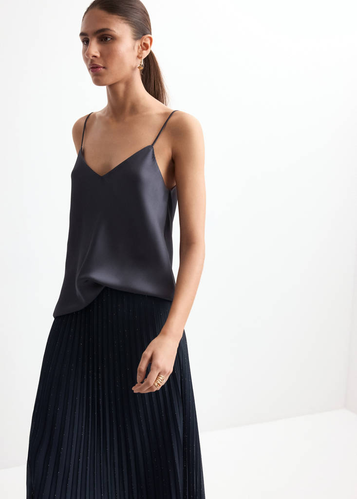 Shiny pleated skirt — Night Blue