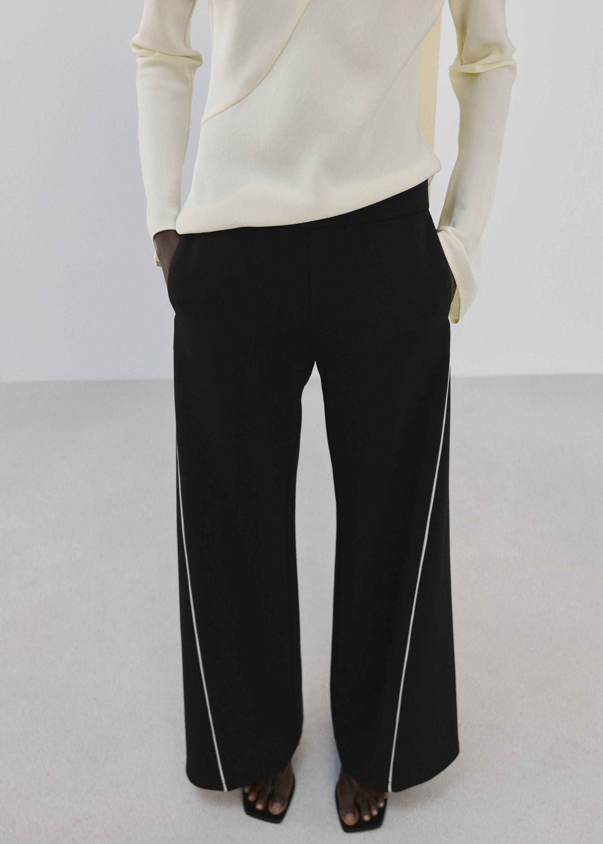 Pantalón recto raya lateral - Plano medio