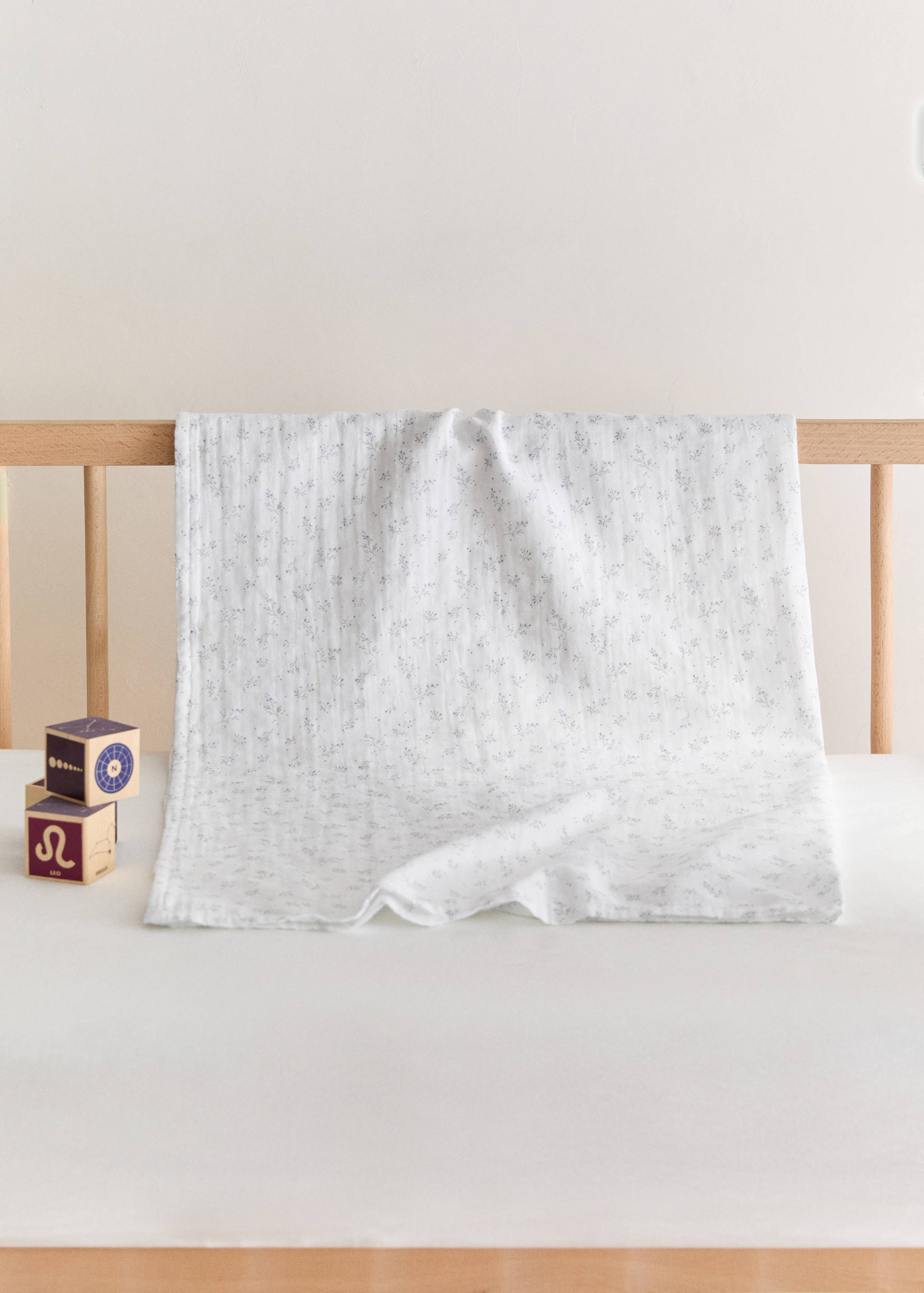 Cotton floral baby wrap - General plane