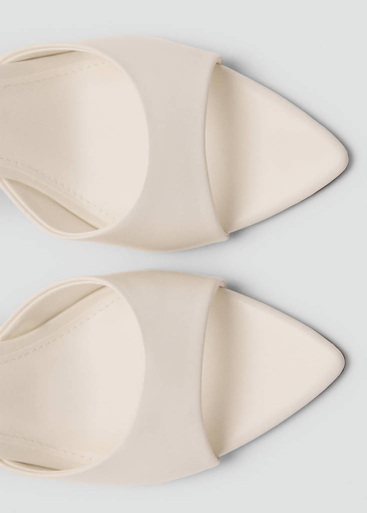 Pointed heel sandals — Ecru