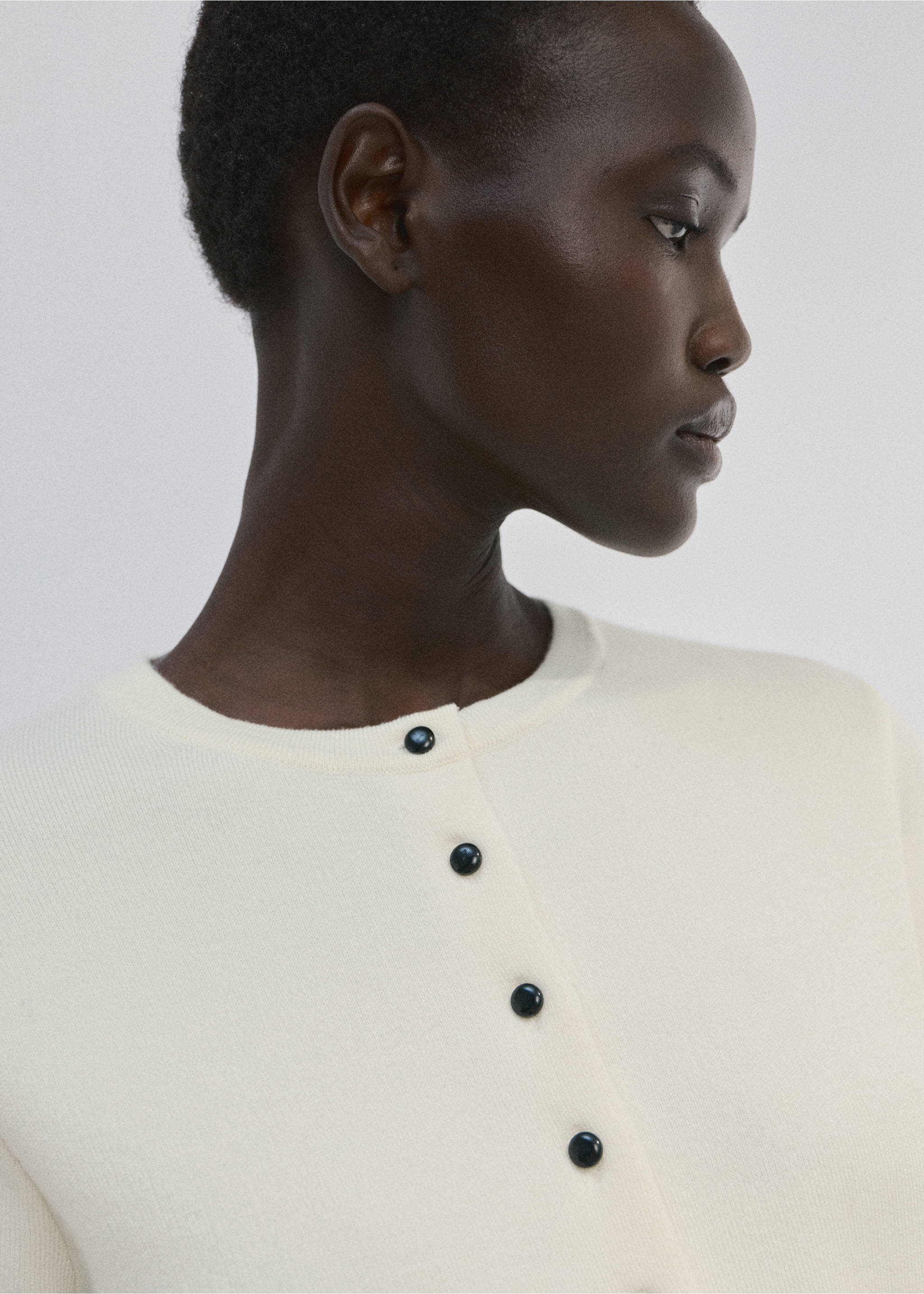 سترة صوفية محبوكة بأزرار - تفاصيل المنتج 1, بيج فاتح. Ref: 27064084-00.