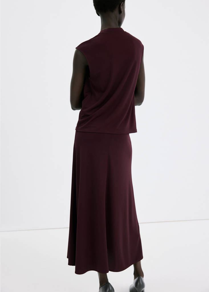 Fine knit mock neck top — Wine