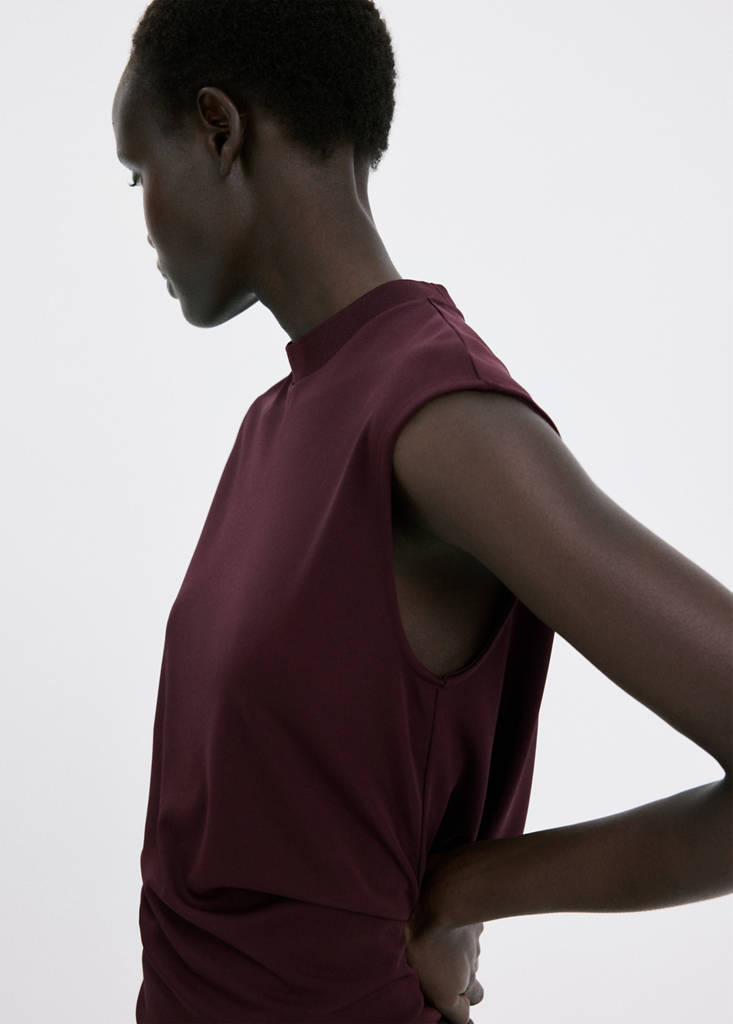 Fine knit mock neck top — Wine
