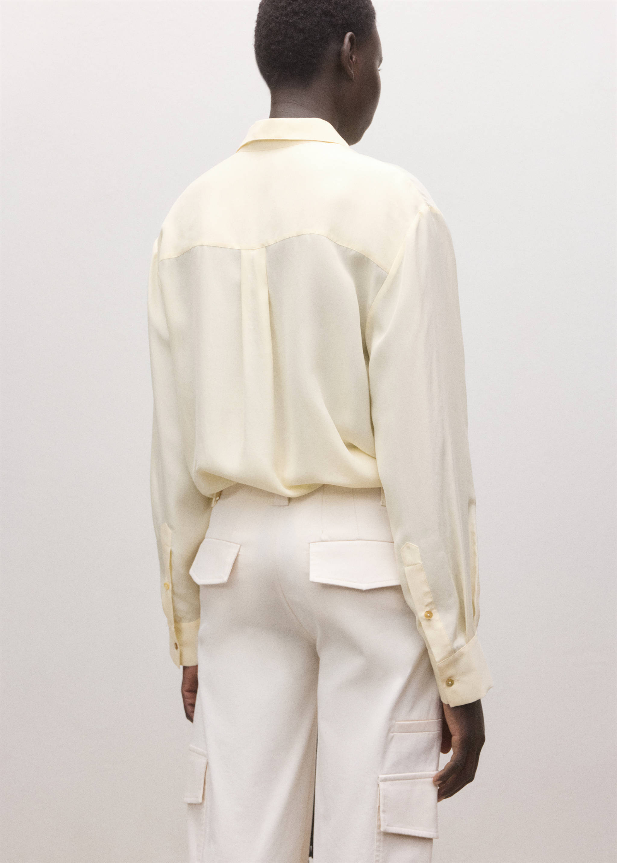 100% silk blouse with hidden buttons - Reverse of the article