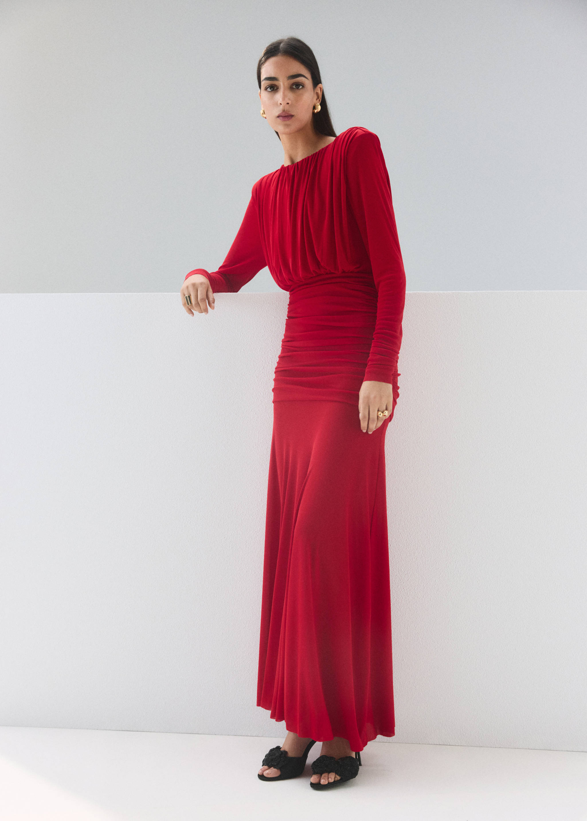 Fine knit dress with draped body - General plane