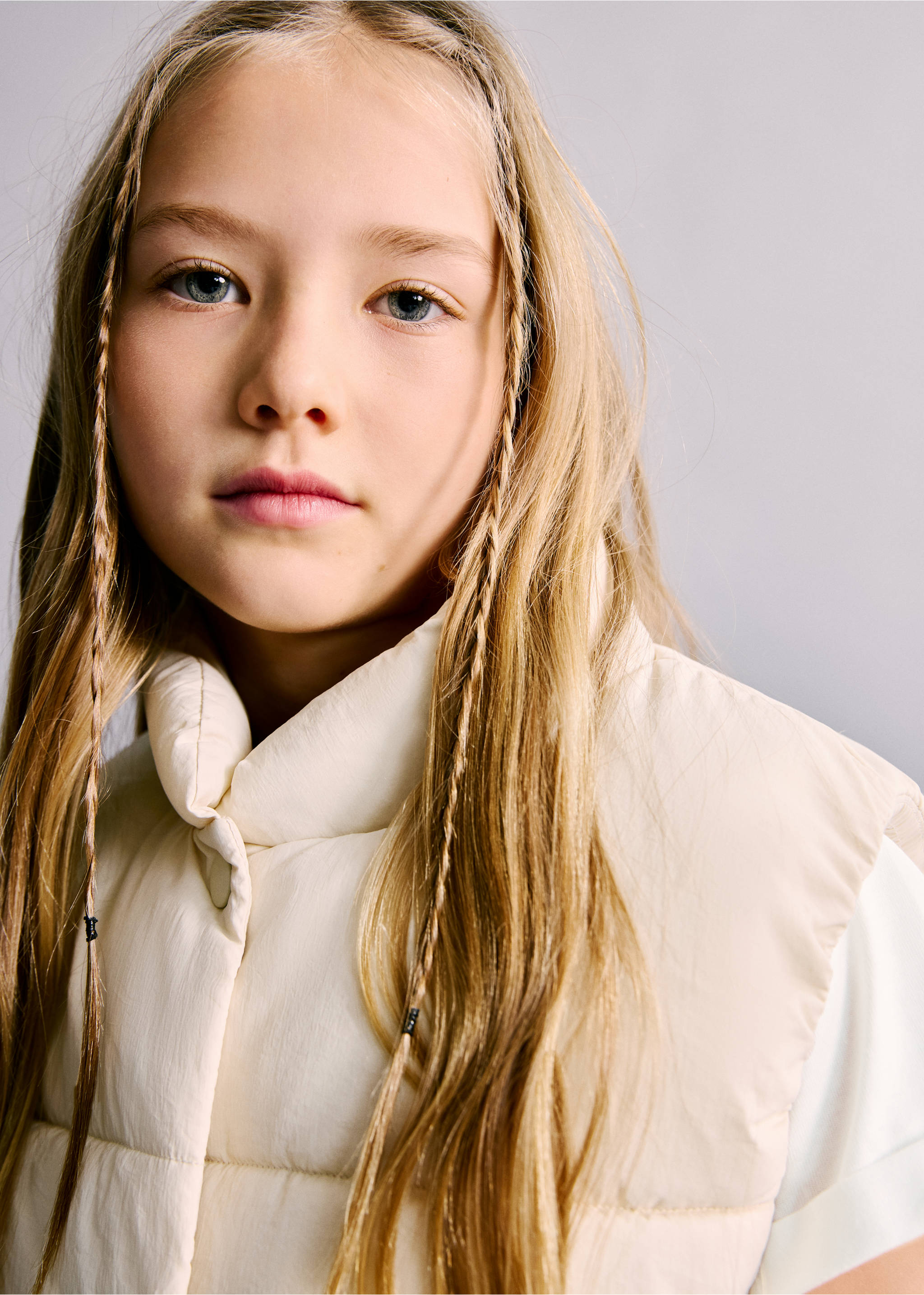 Quilted gilet - Details of the article 1, Ecru. Ref: 27064404-00.