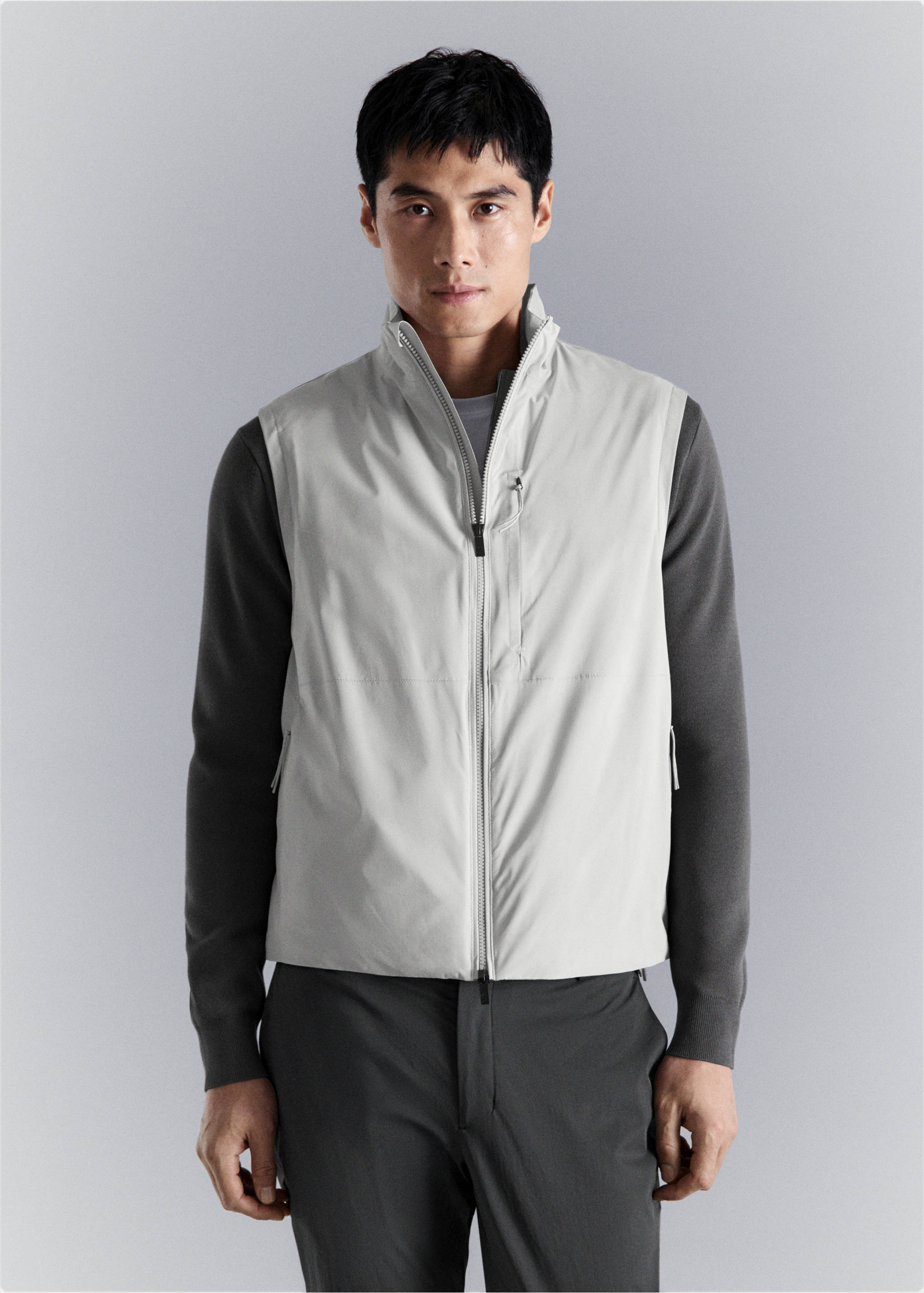 Chaleco packable water-repellent tecnología Thermore® - Plano medio, Gris hielo. Ref: 27064406-00.