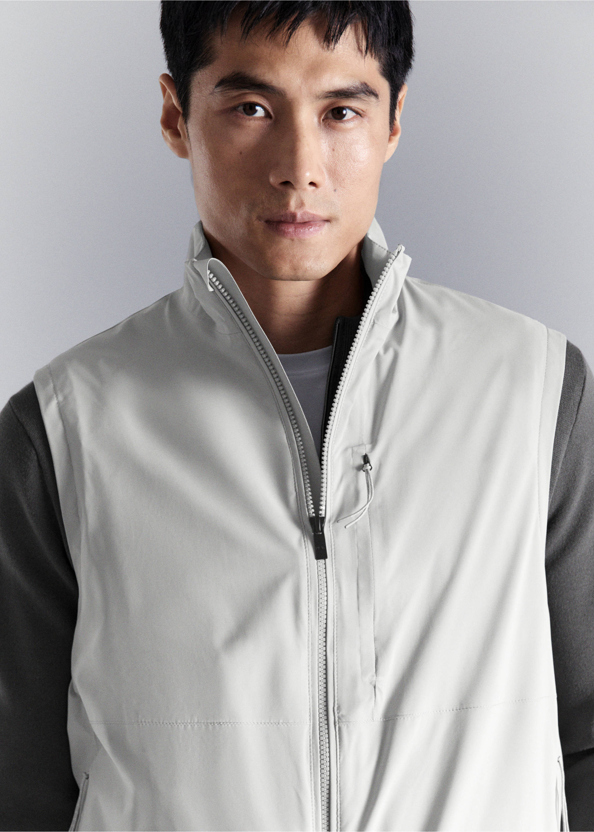 Chaleco packable water-repellent tecnología Thermore® - Detalle del artículo 1, Gris hielo. Ref: 27064406-00.