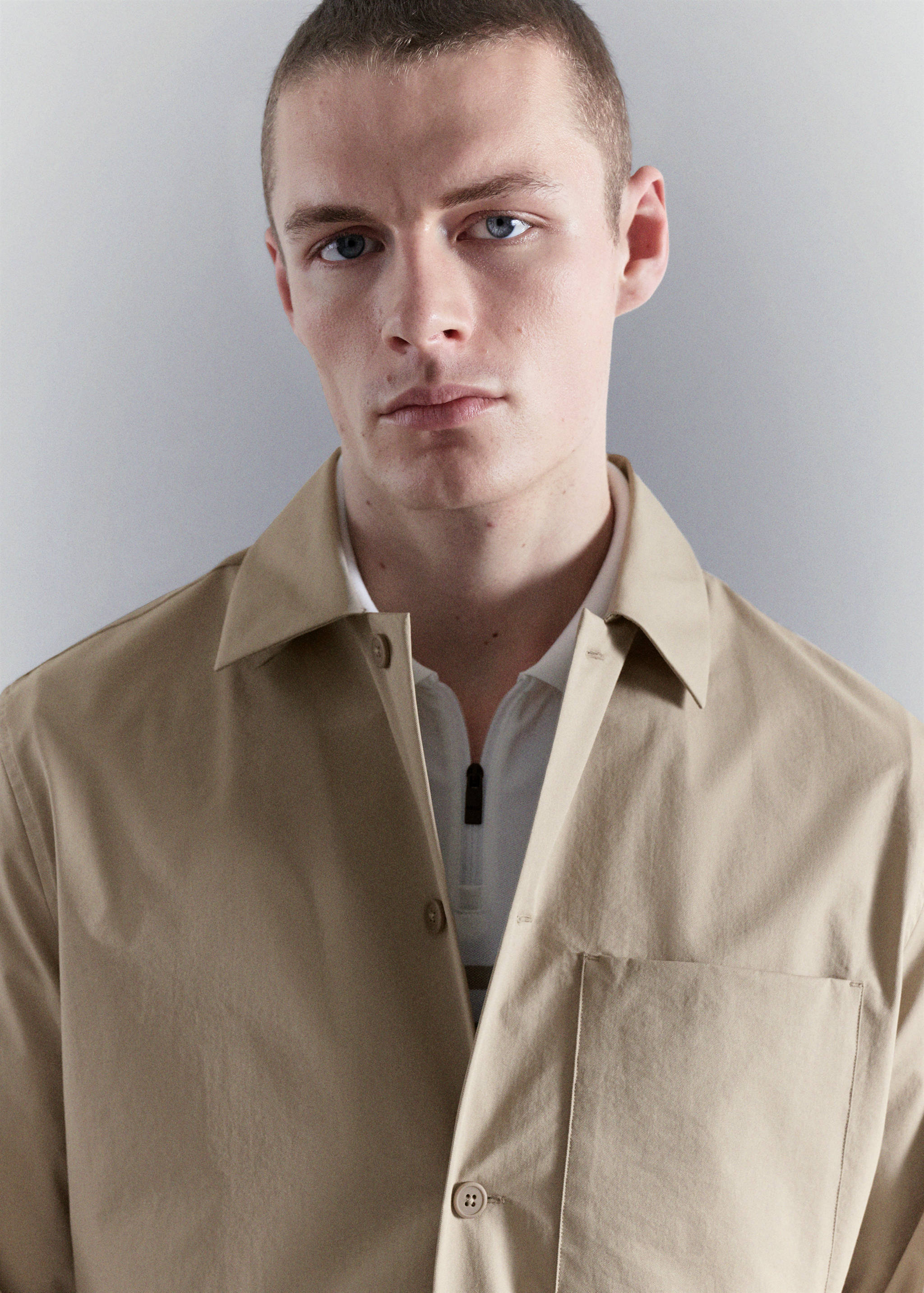 Bügelfreies Overshirt mit Tasche - Detail des Artikels 1