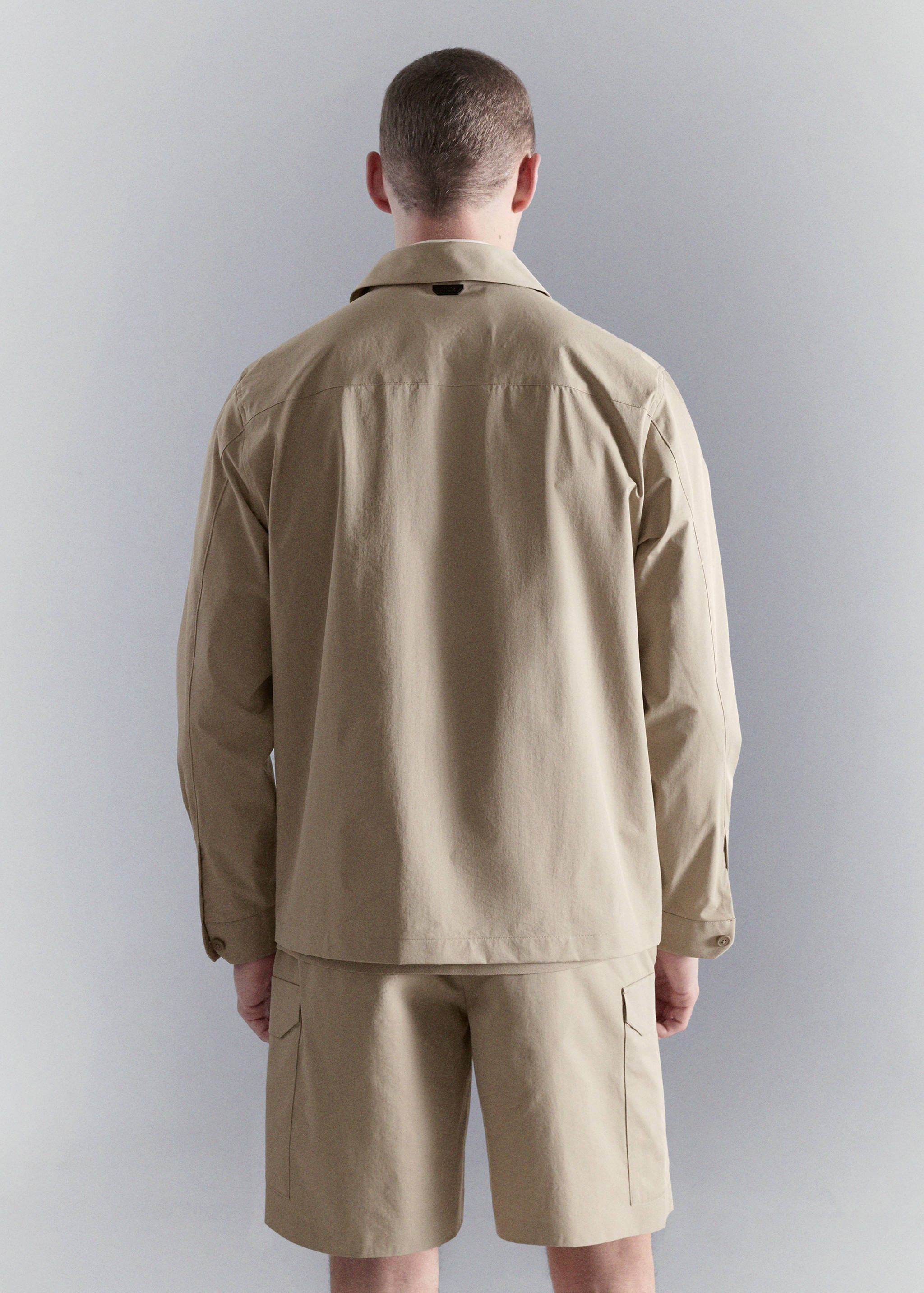 Non-iron overshirt pocket - Reverse of the article