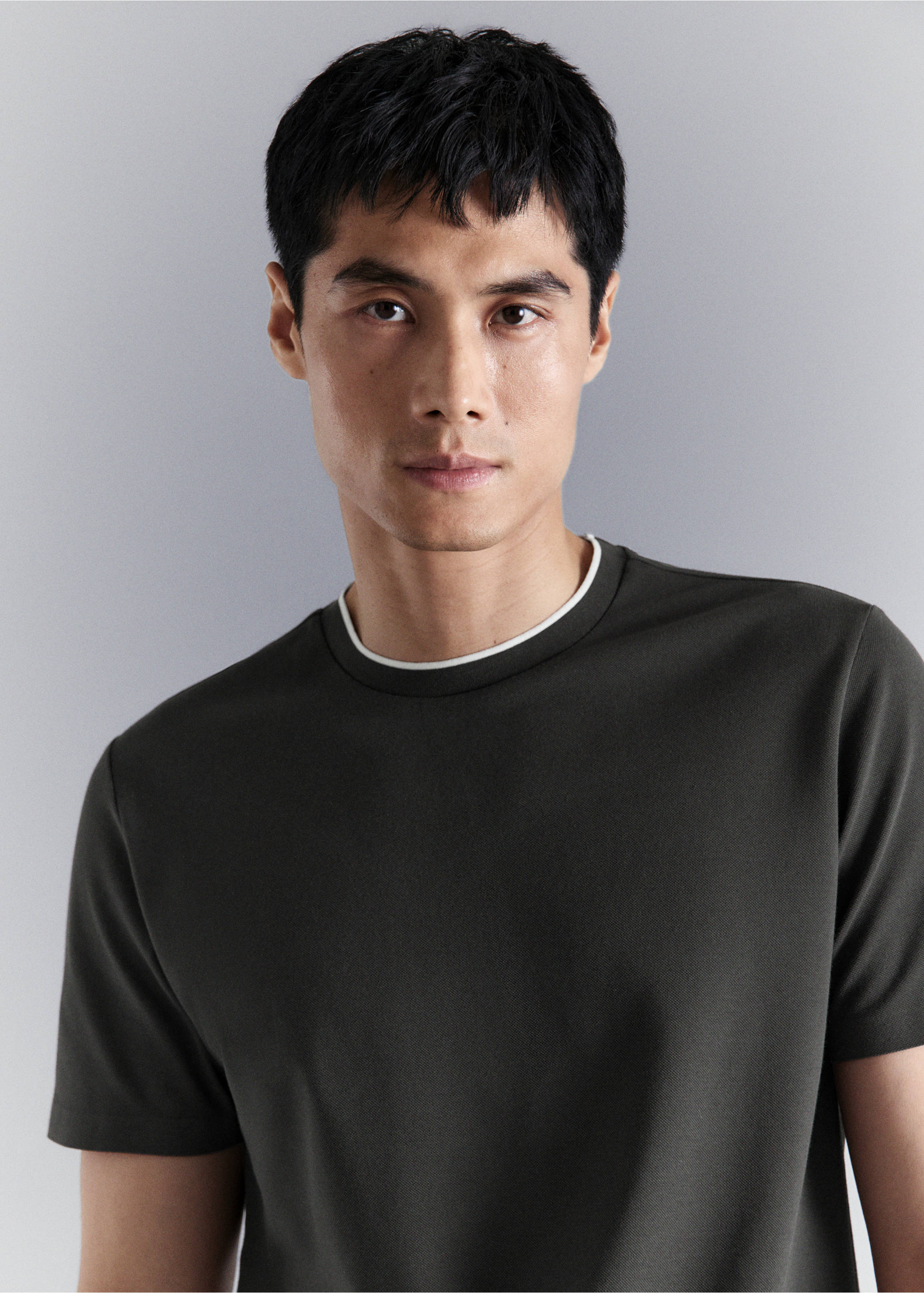 Camiseta slim fit comfort stretch Coolmax ® - Detalle del artículo 1, Gris oscuro. Ref: 27064425-00.