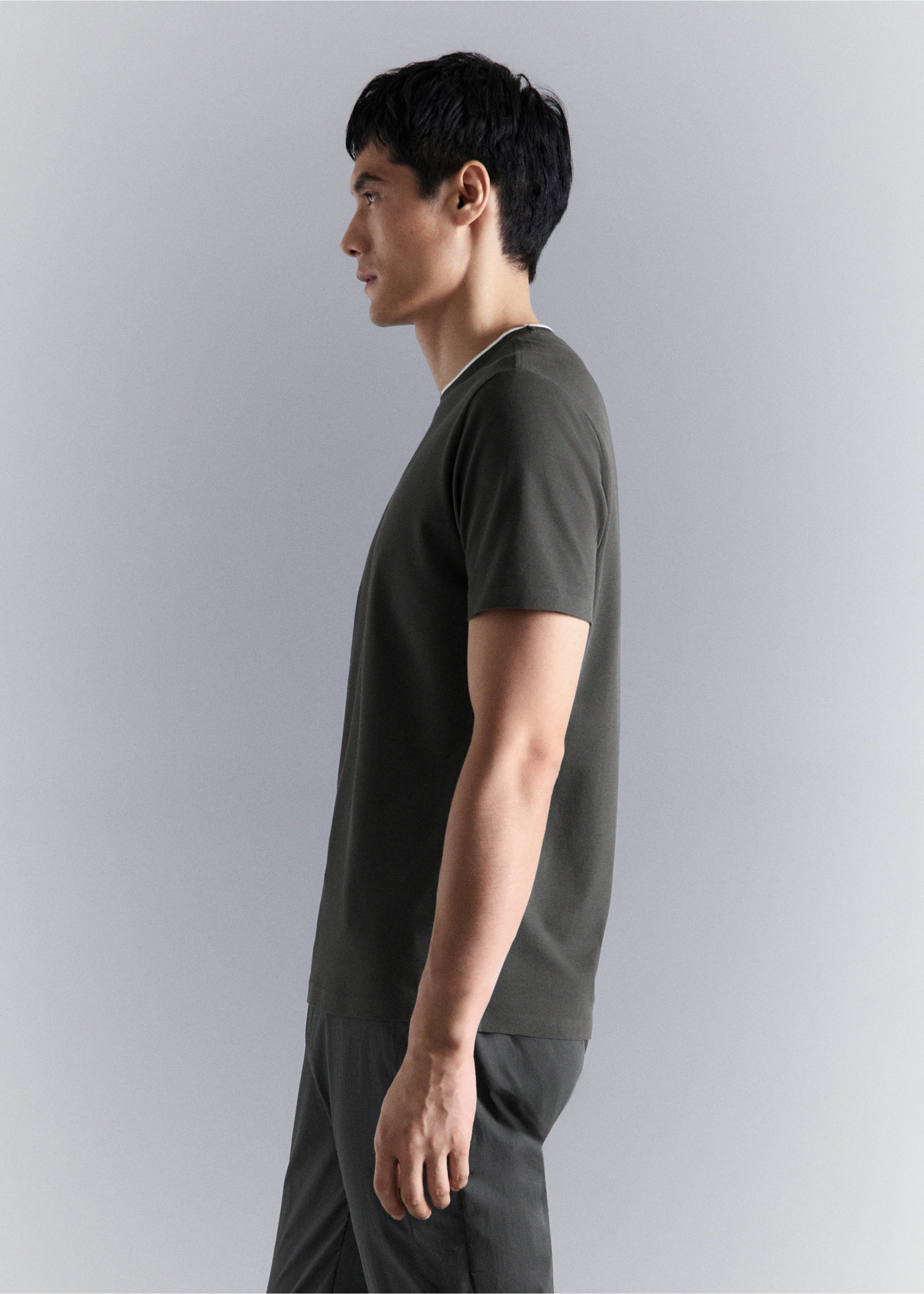 Camiseta slim fit comfort stretch Coolmax ® - Detalle del artículo 2, Gris oscuro. Ref: 27064425-00.