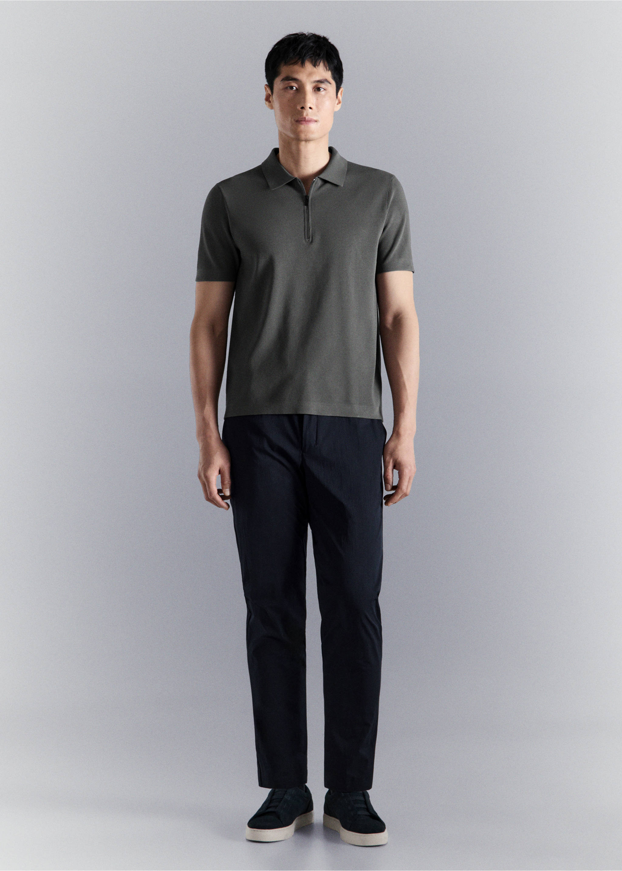Polo comfort stretch cremallera - Plano general, Gris oscuro. Ref: 27064428-00.