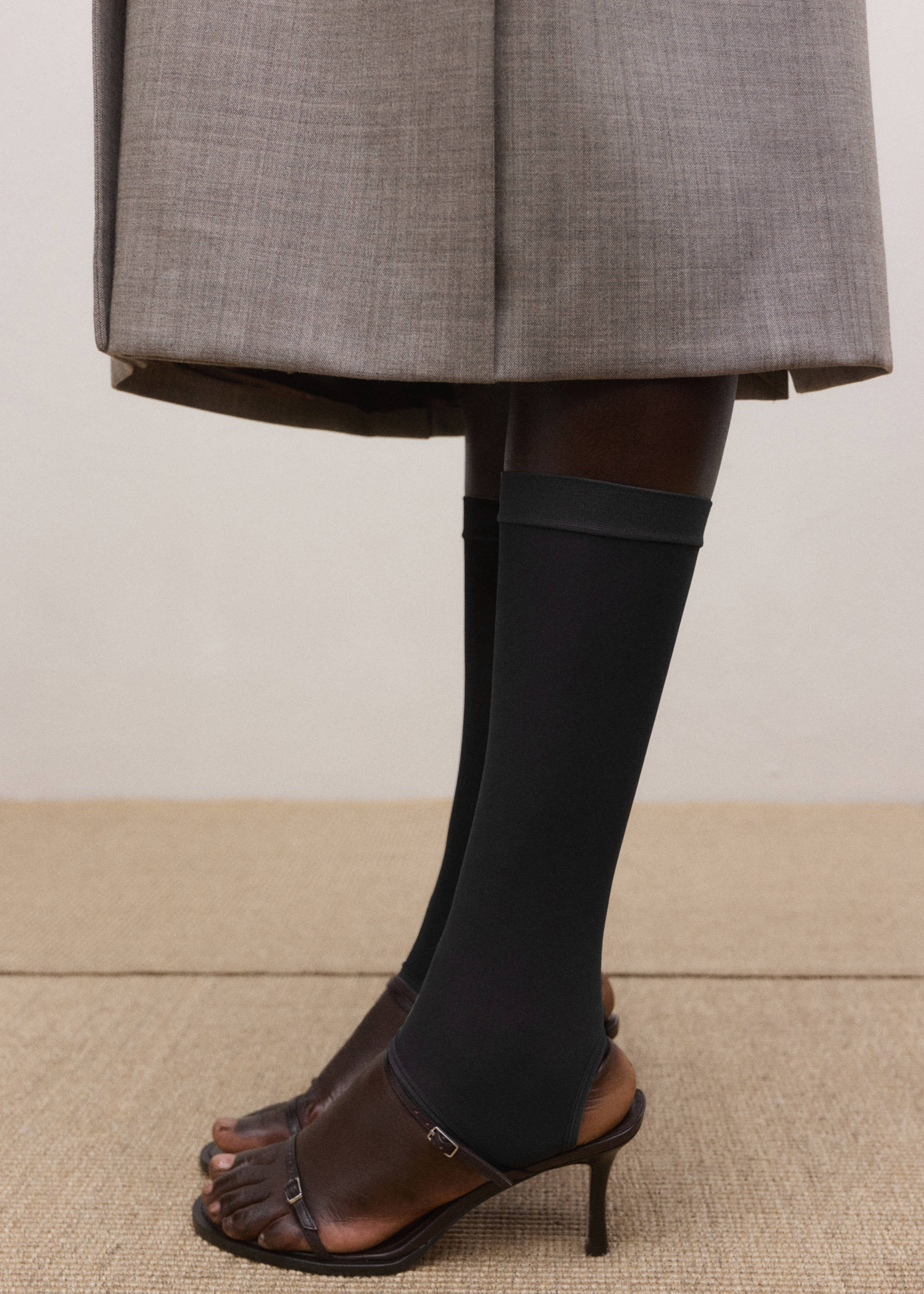 Носки с открытым носком - Общий план