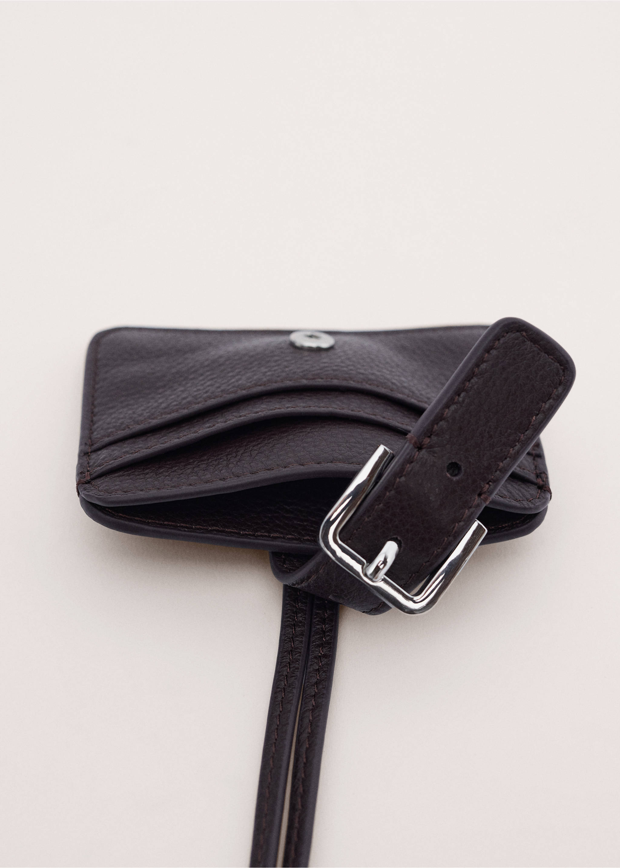 Leather cardholder with buckle fastening - Details of the article 1, Burgundy. Ref: 27064442-00.