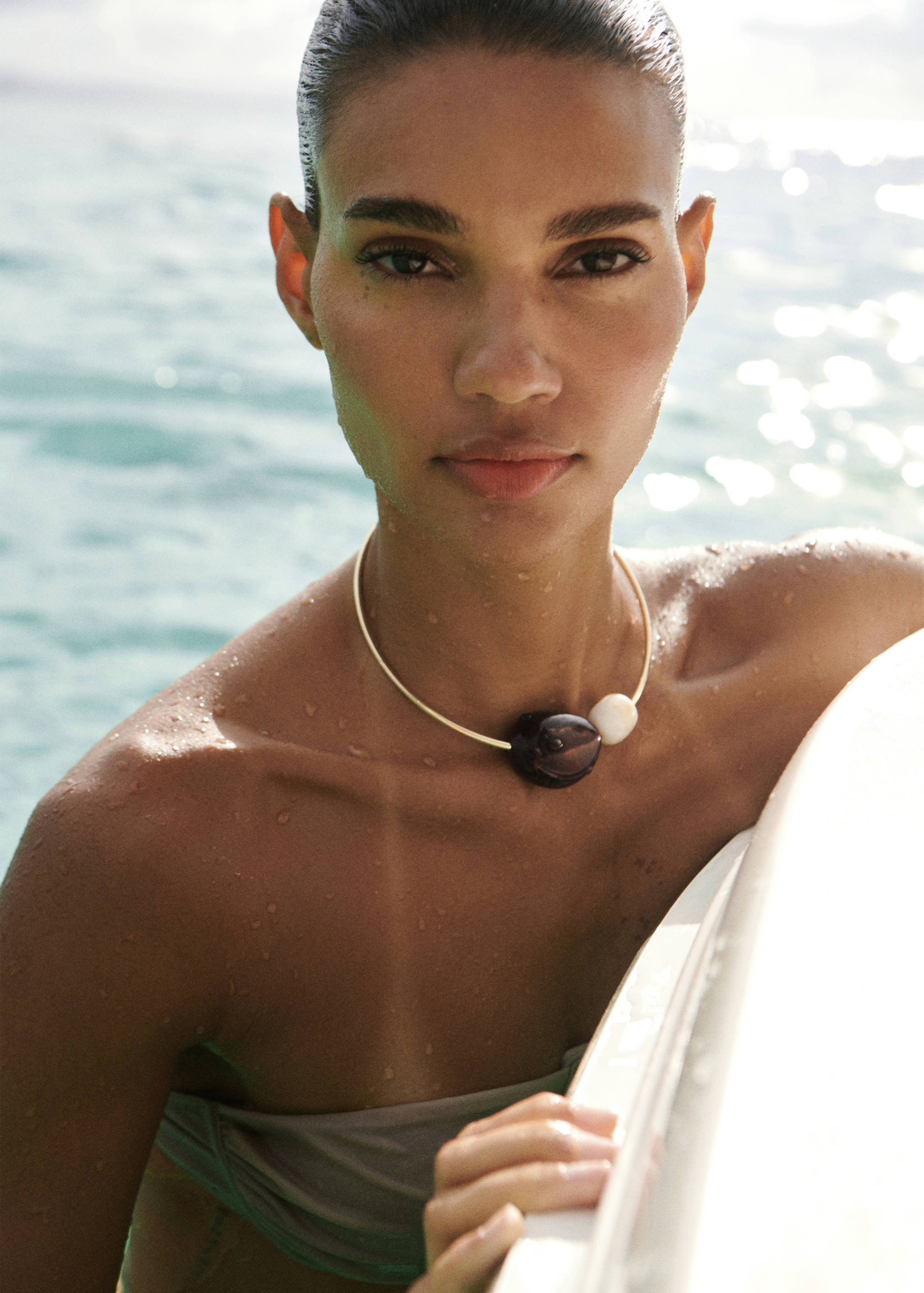 Stelt halsband med pärlor - Allmän bild