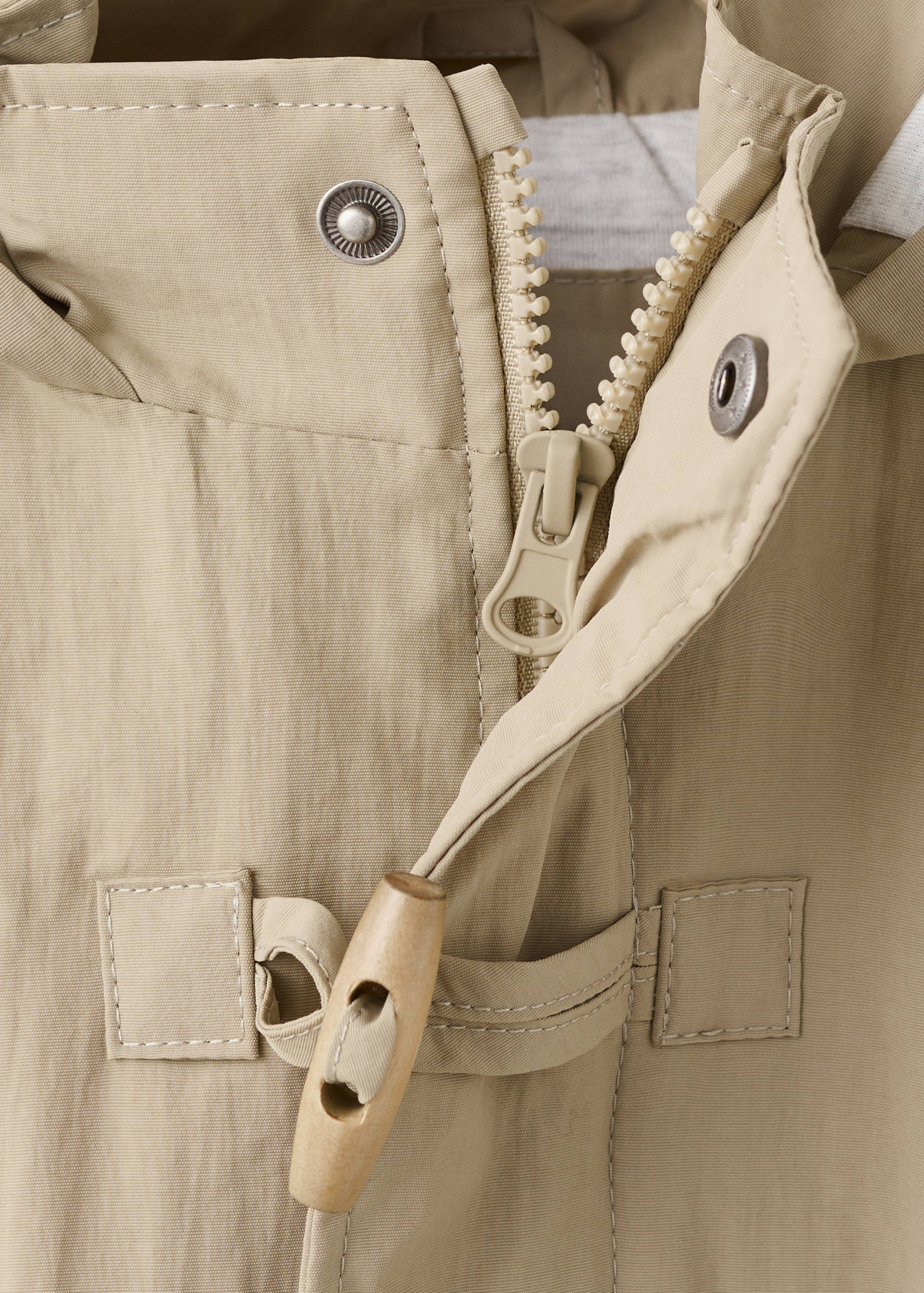 Hooded parka with a zippered closure - Details of the article 8