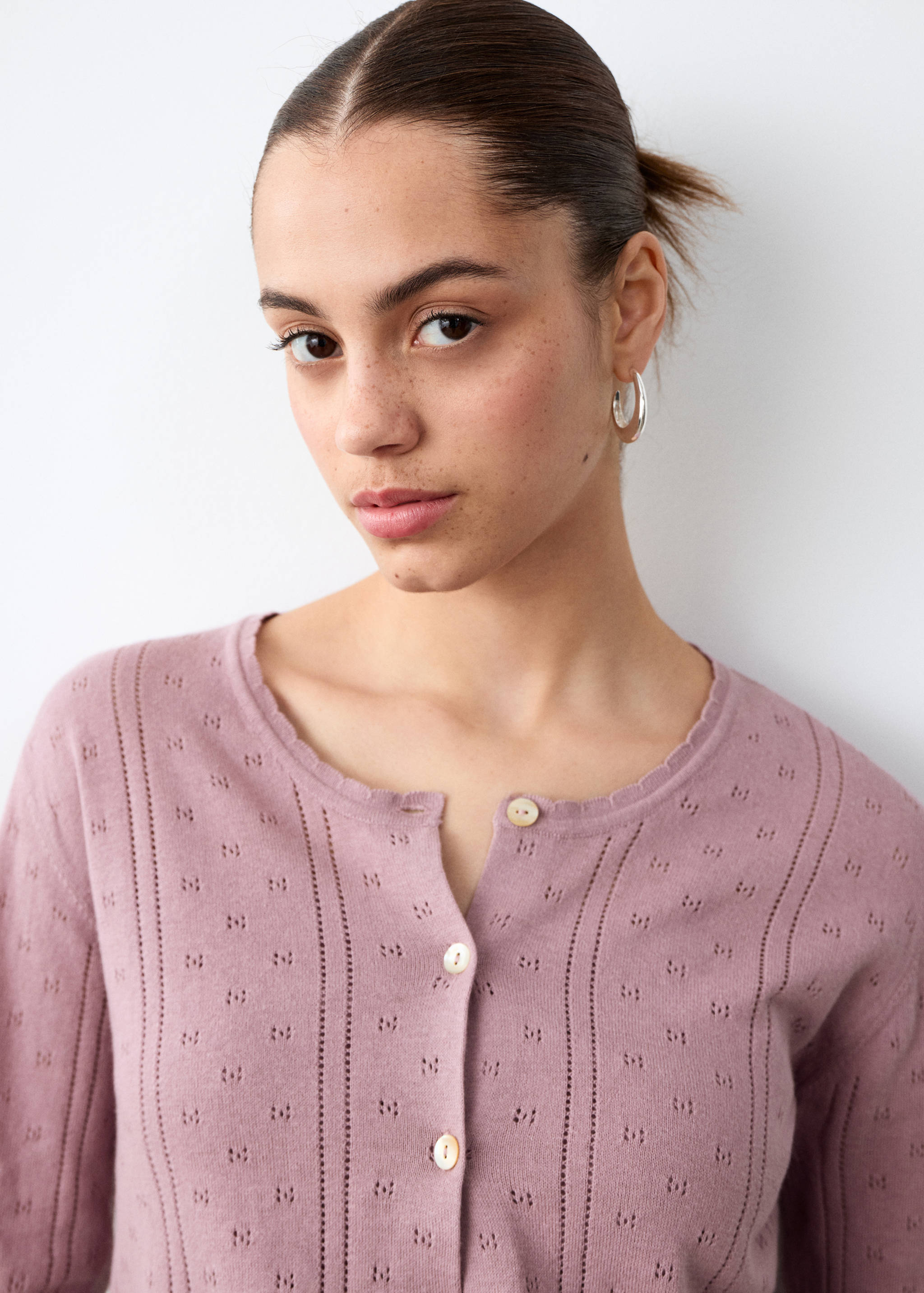 Hålstickad kofta - Detaljer om artikeln 1