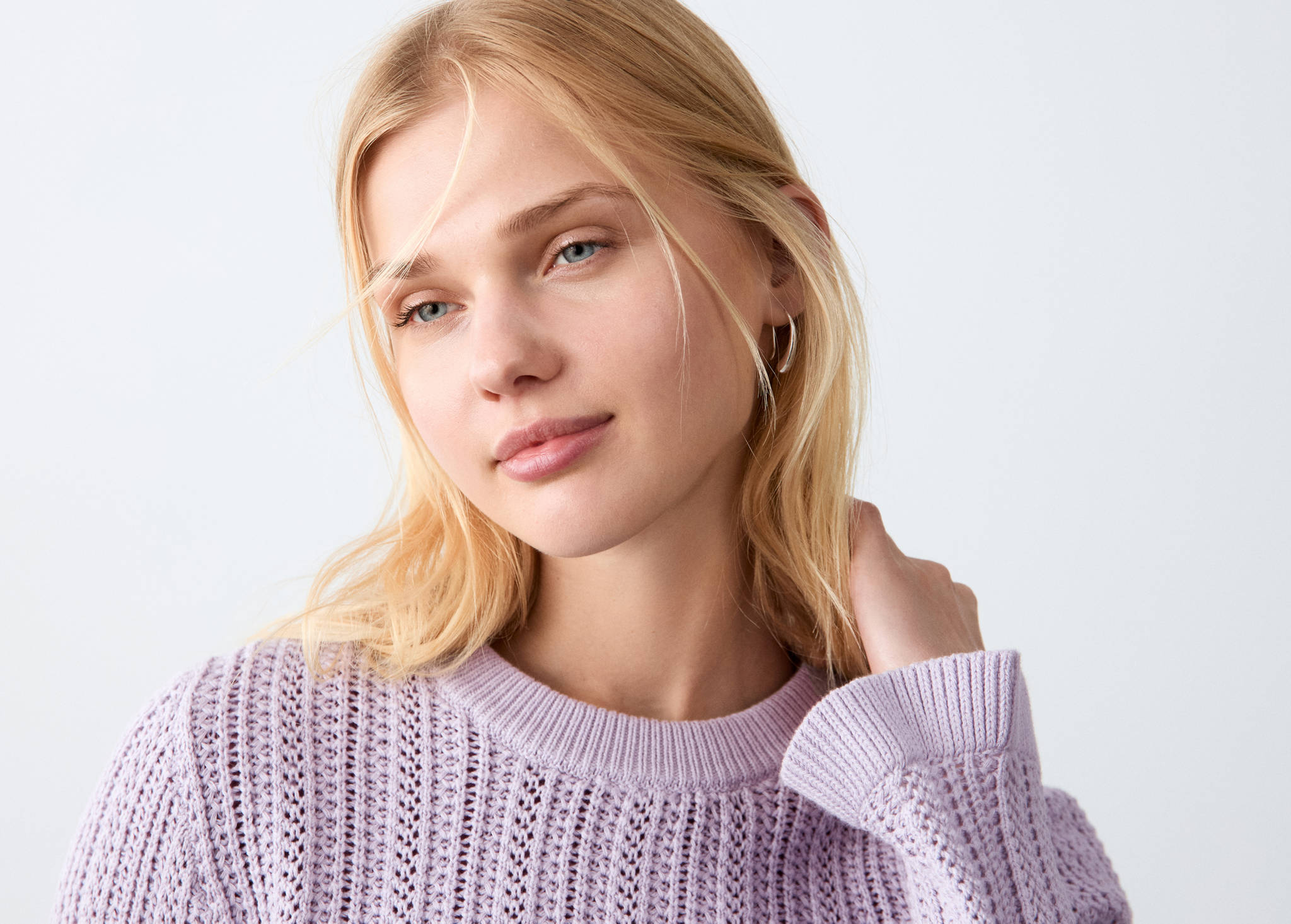 Openwork knitted sweater with ruffles - Details of the article 1