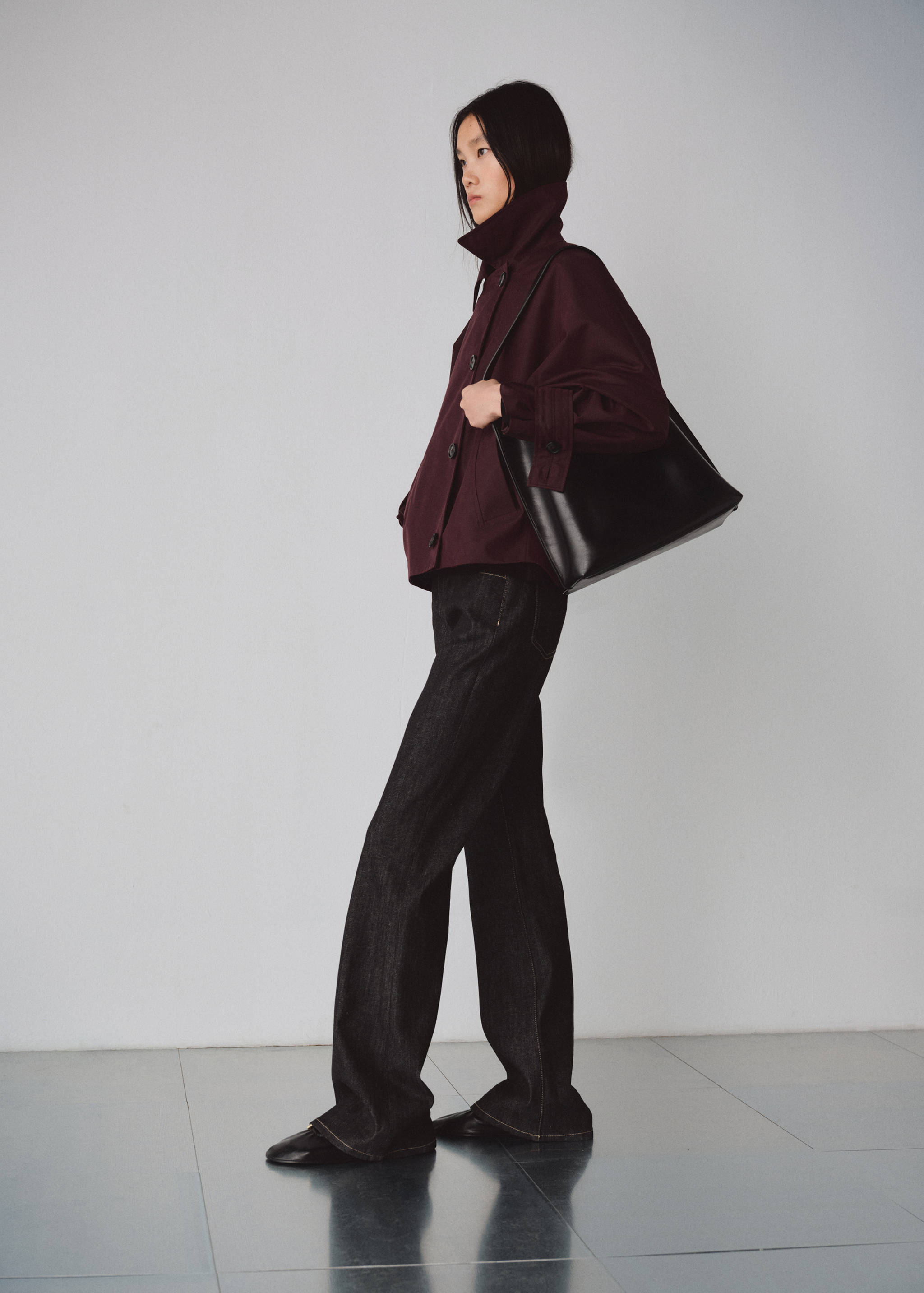 Short double-breasted trench coat with hood - General plane