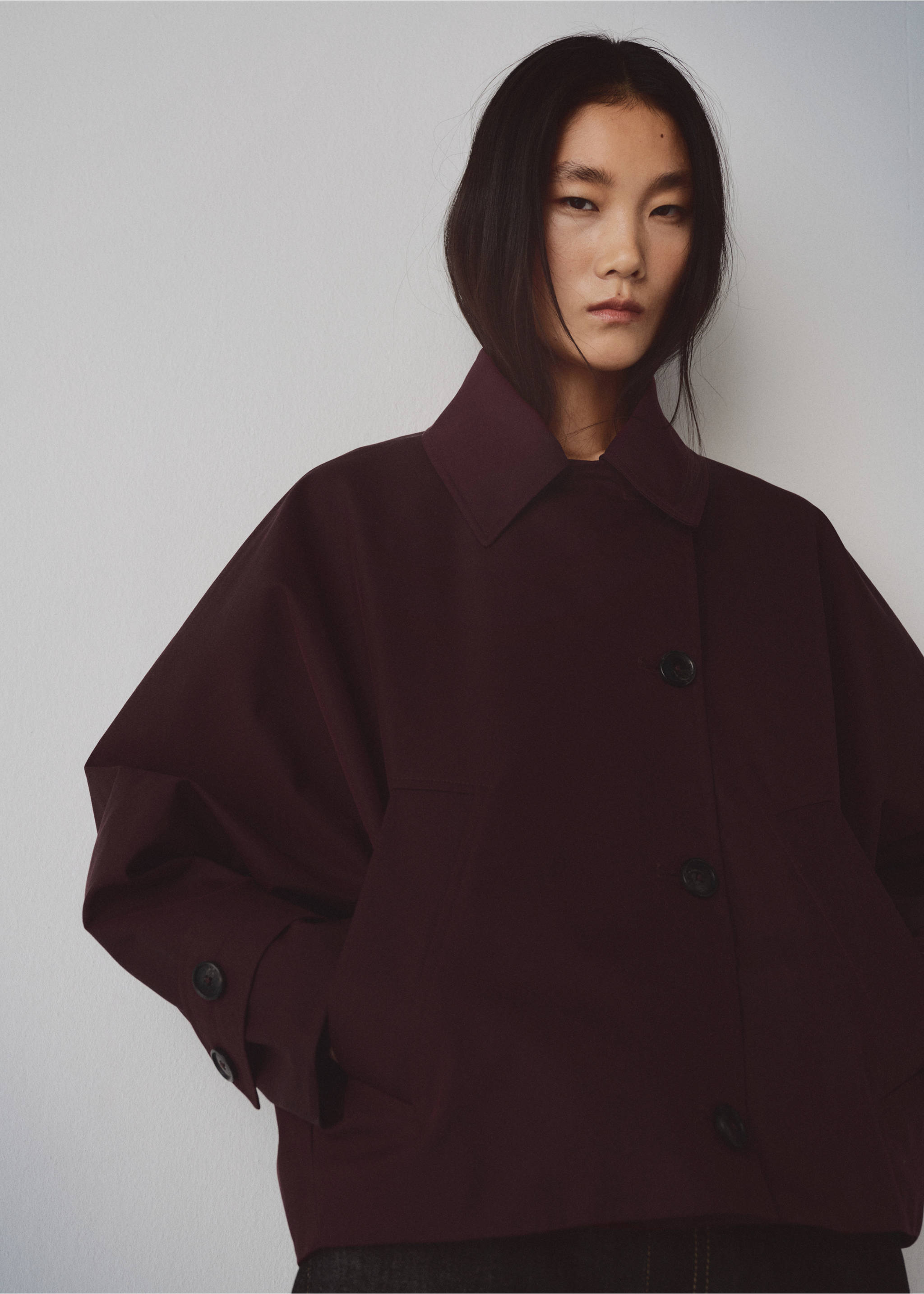 Short double-breasted trench coat with hood - Details of the article 1, Maroon. Ref: 27064772-03.