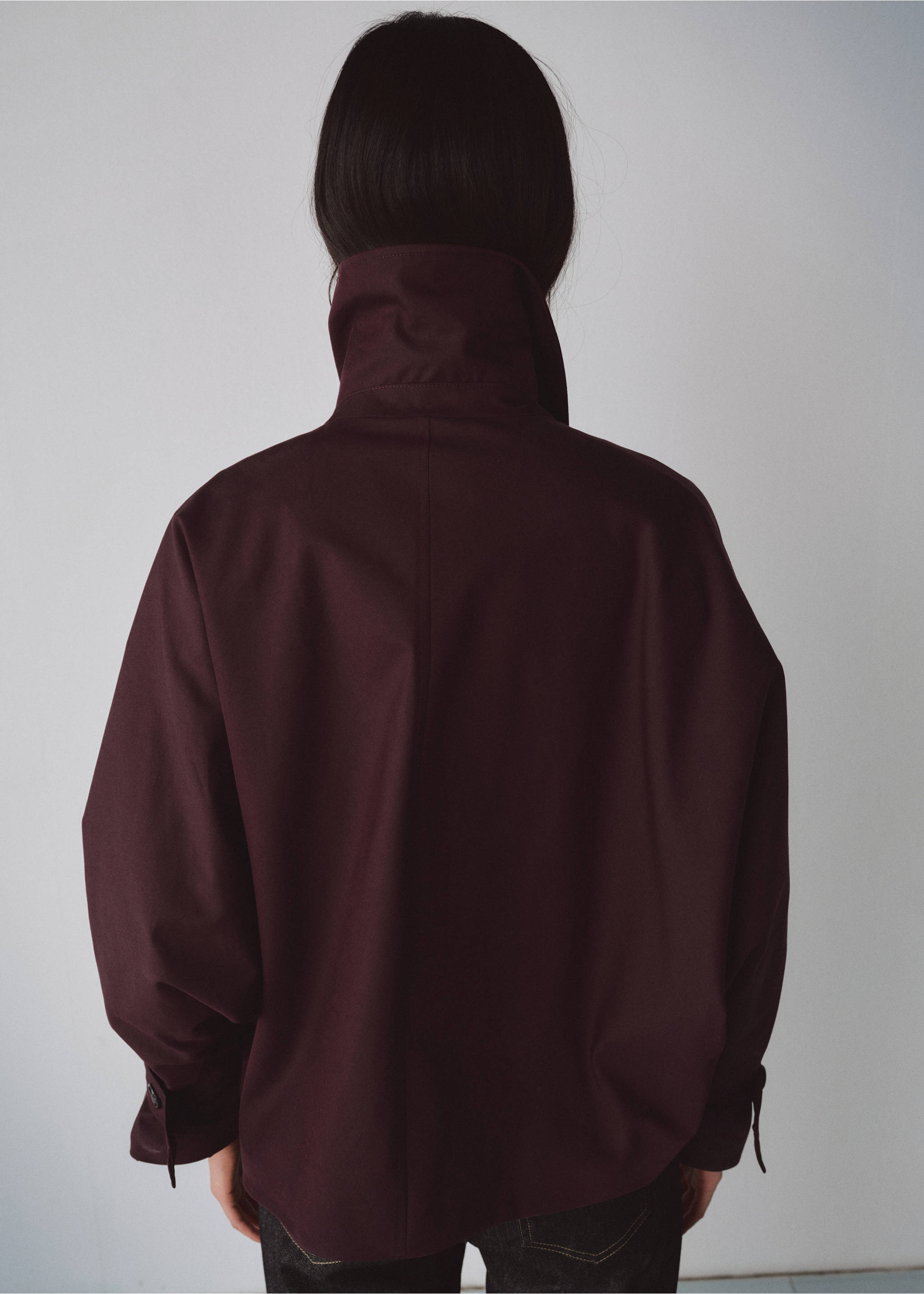 Short double-breasted trench coat with hood - Details of the article 2, Maroon. Ref: 27064772-03.