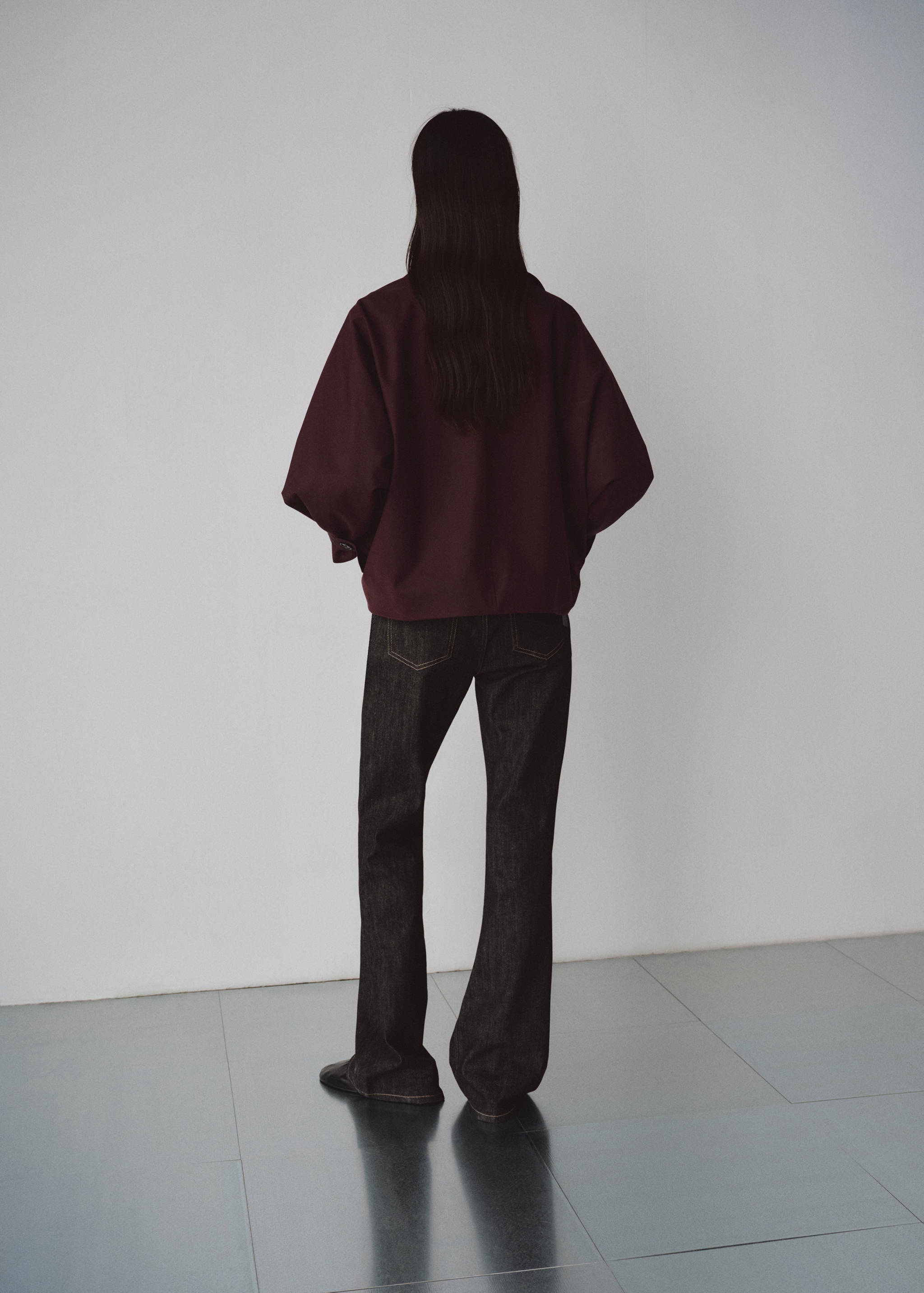 Short double-breasted trench coat with hood - Reverse of the article