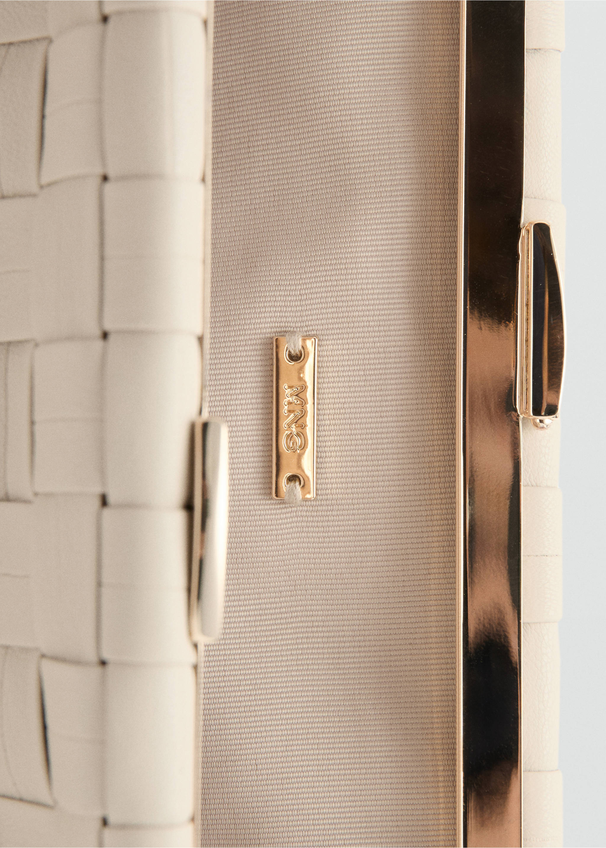 Sac porté main tressé - Détail de l'article 2, Blanc cassé. Ref: 27064773-00.