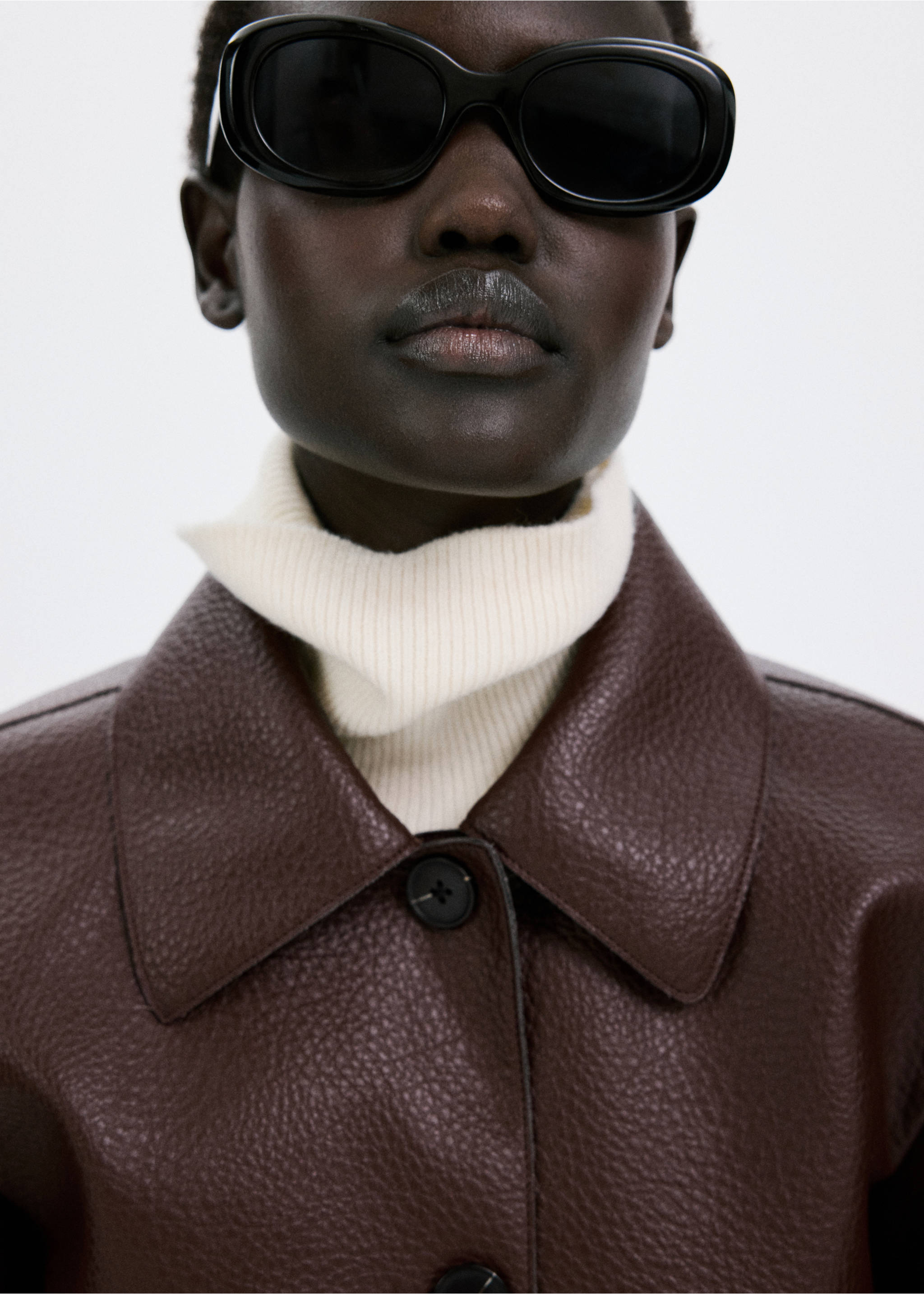 Veste cuir synthétique poches - Détail de l'article 1, Grenat. Ref: 27064775-00.