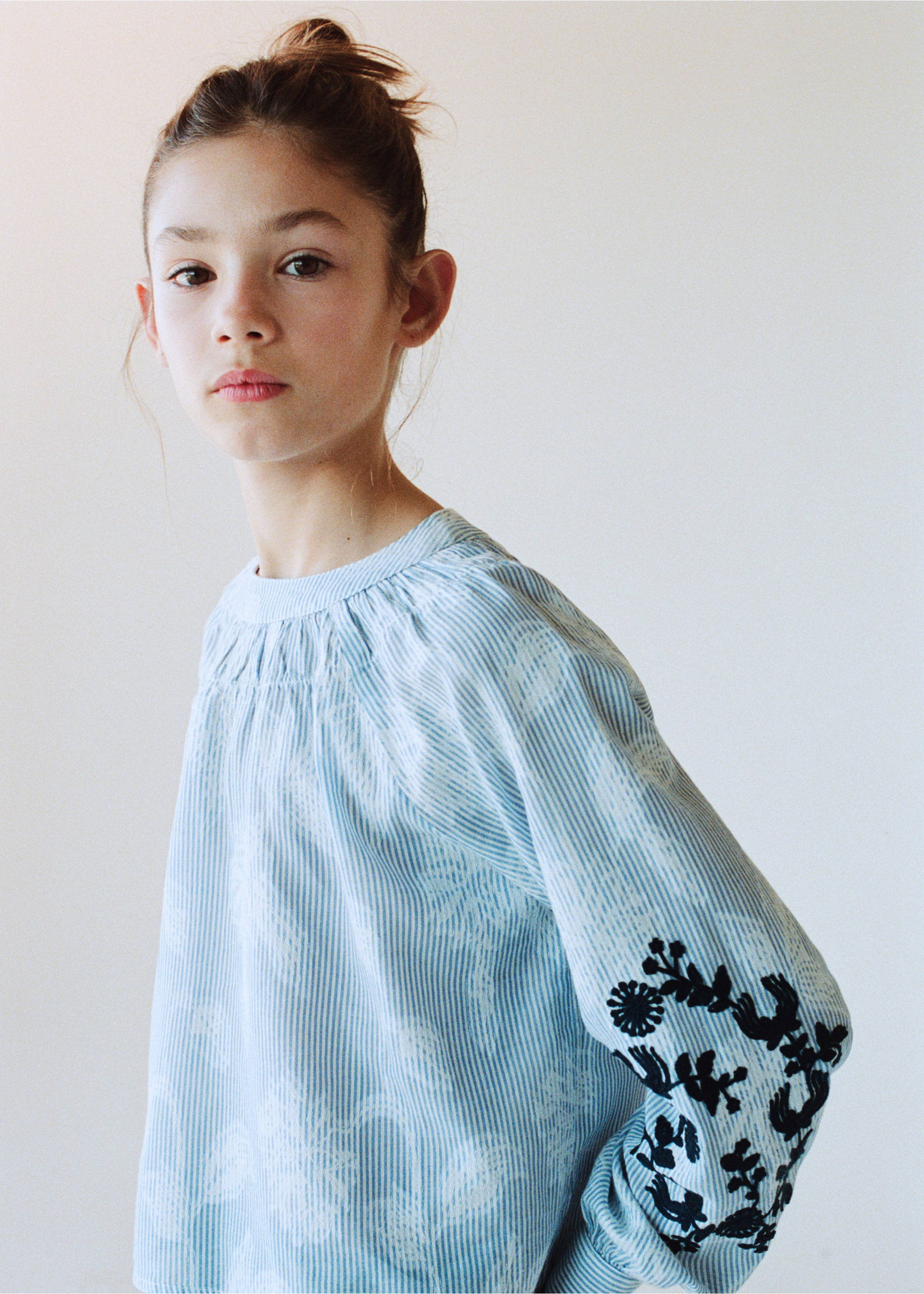 Floral embroidery blouse - Details of the article 5, Sky Blue. Ref: 27065151-00.