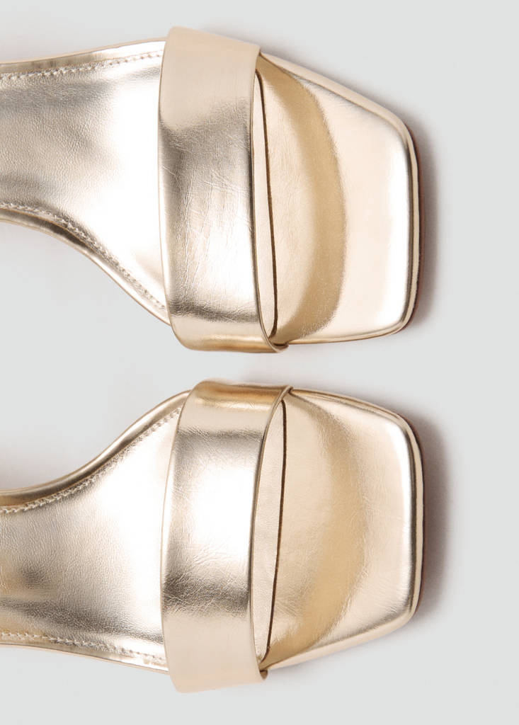 Metallic straps sandals — Gold