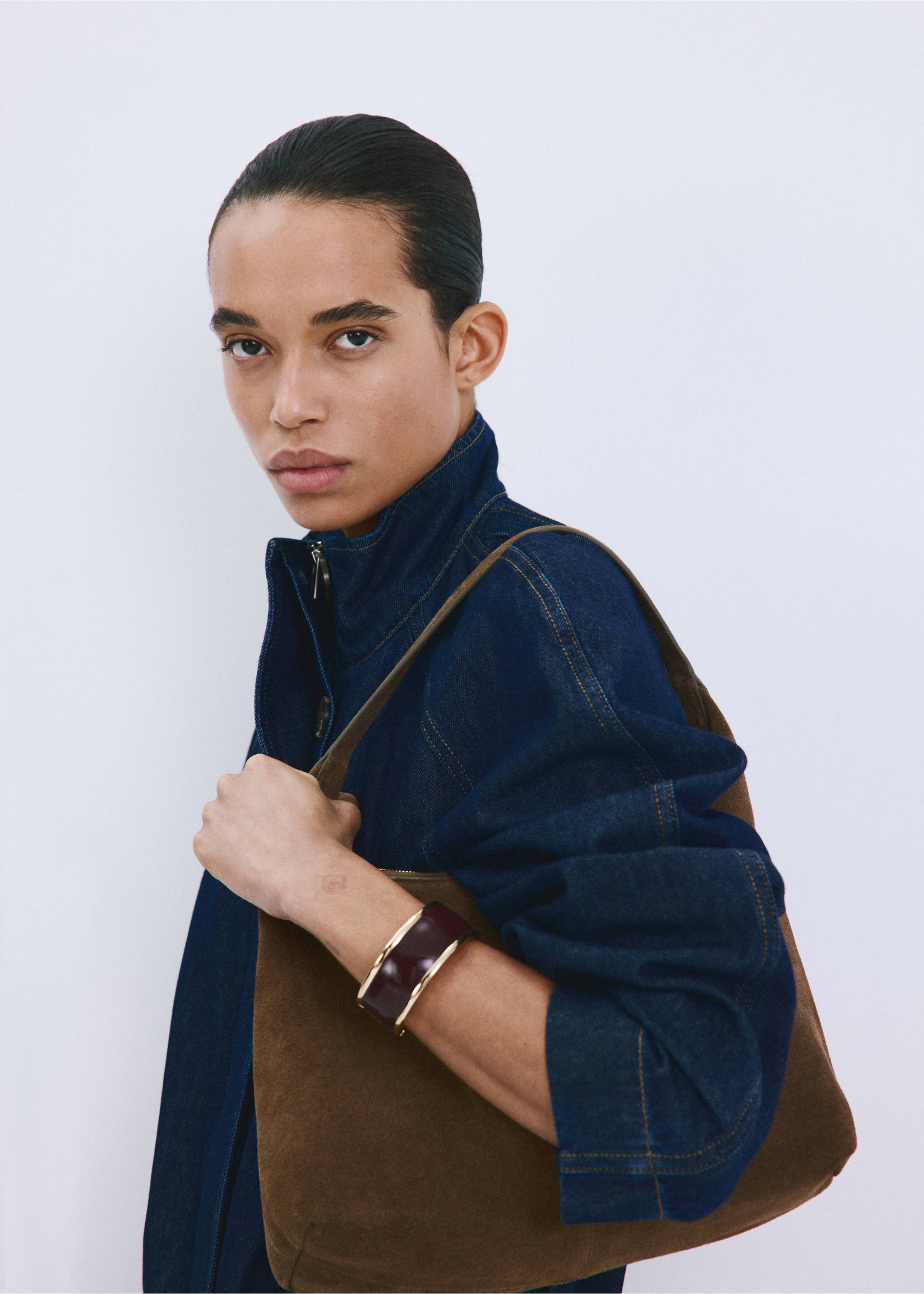 Rigid volume bracelet - Details of the article 9, Gold. Ref: 27065160-00.