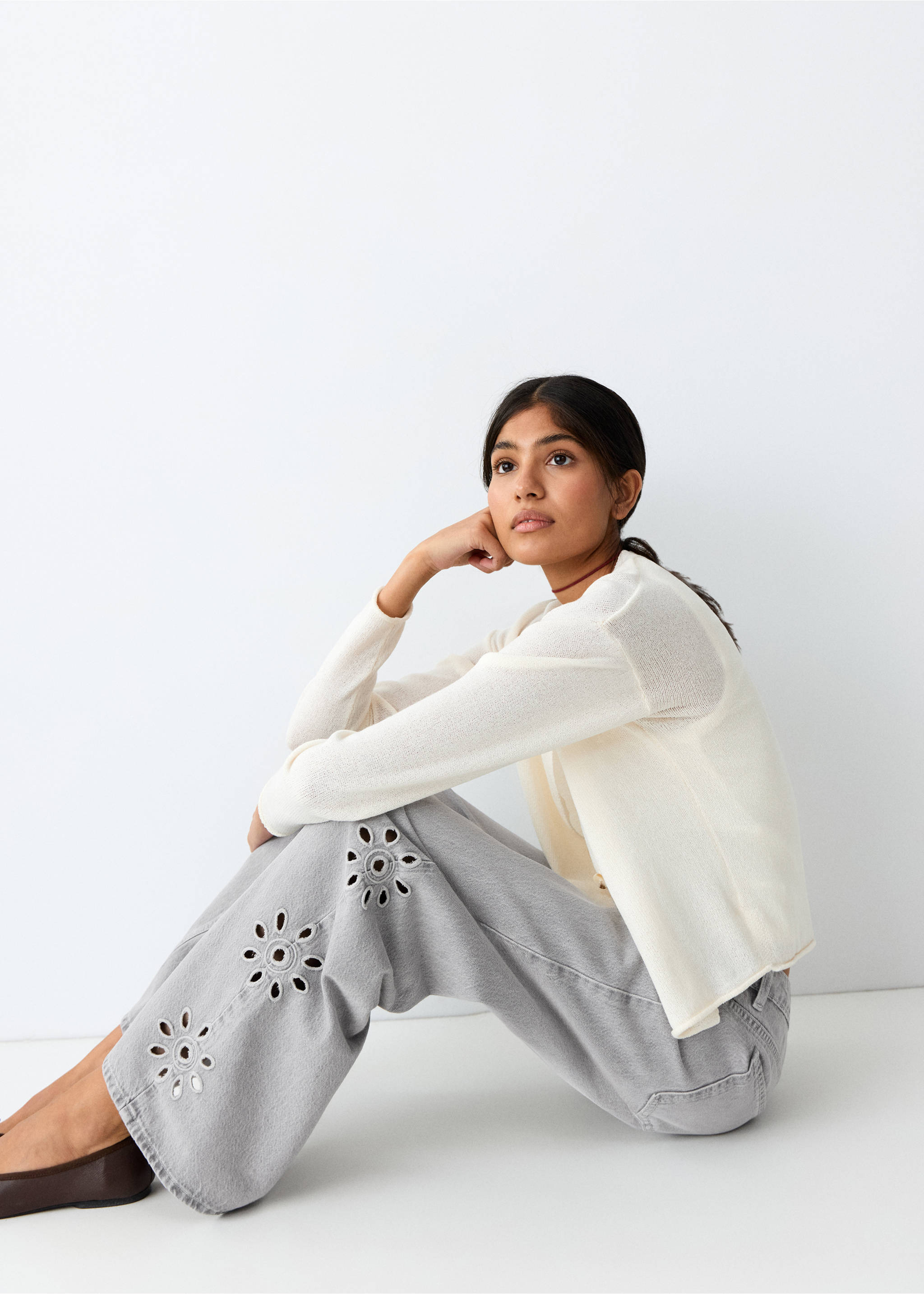 جينز مستقيم مطرز - تفاصيل المنتج 2, رمادي دنيم. Ref: 27065165-00.