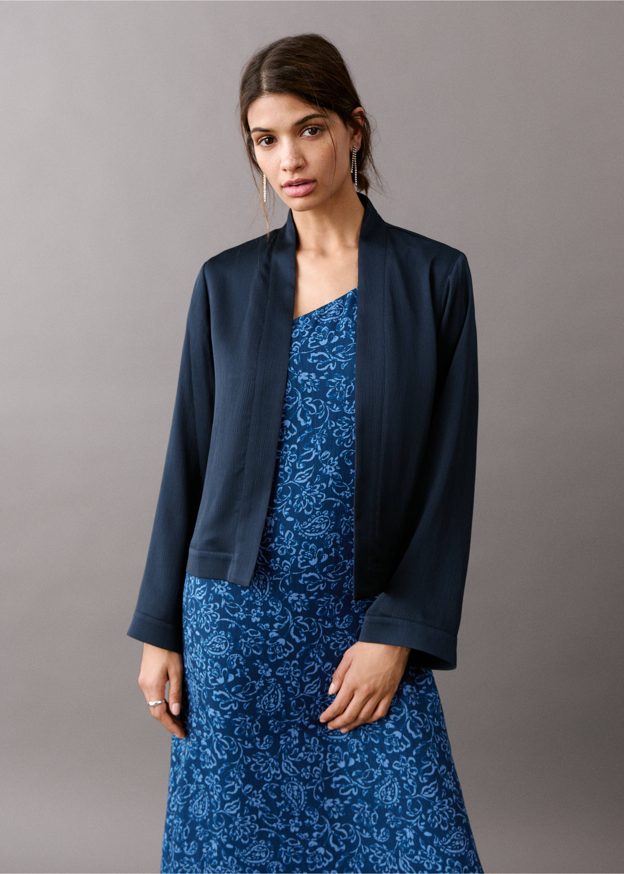Veste style kimono - Plan moyen, Bleu marine. Ref: 27065809-00.