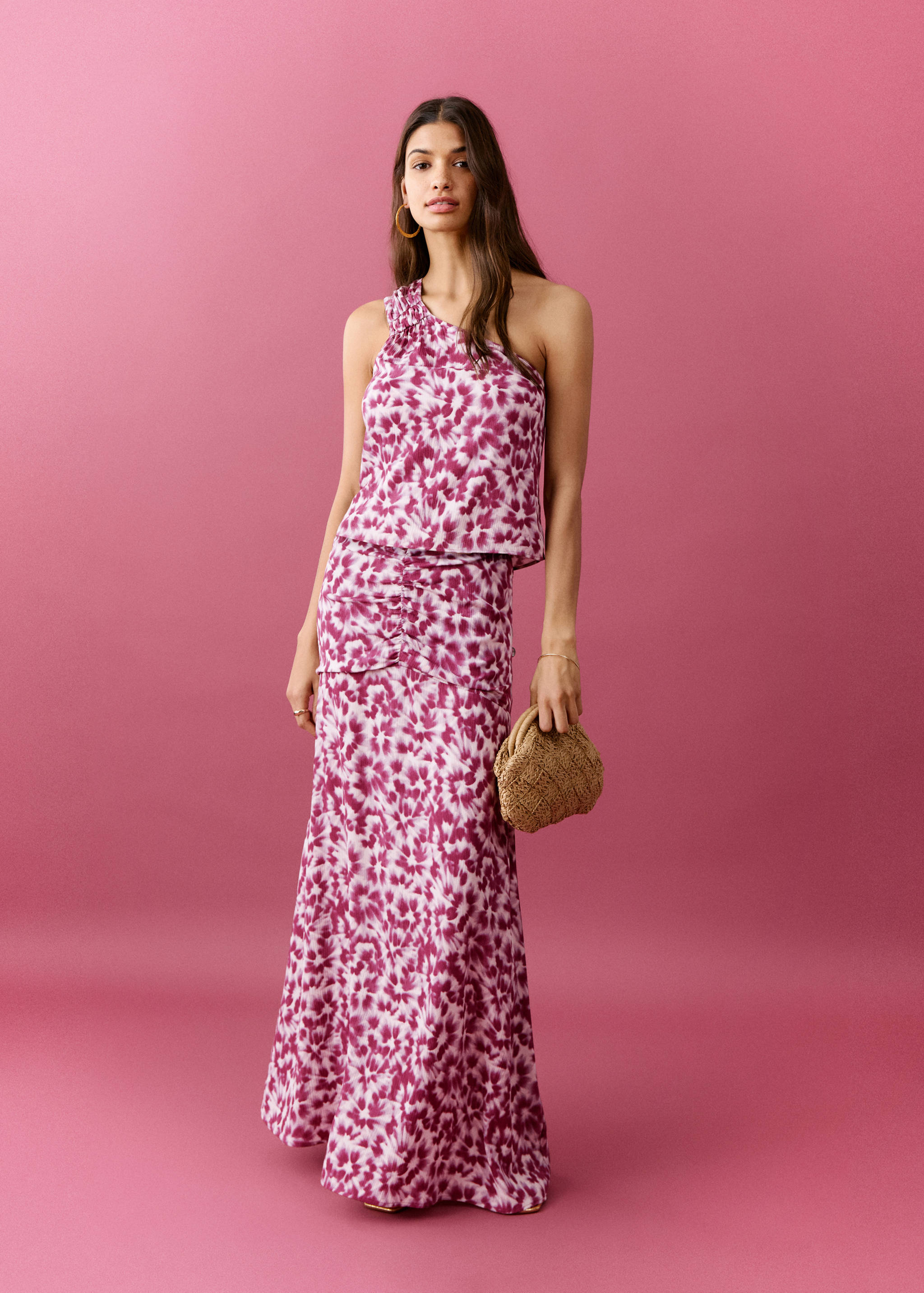 Асимметричный топ с принтом - Общий план