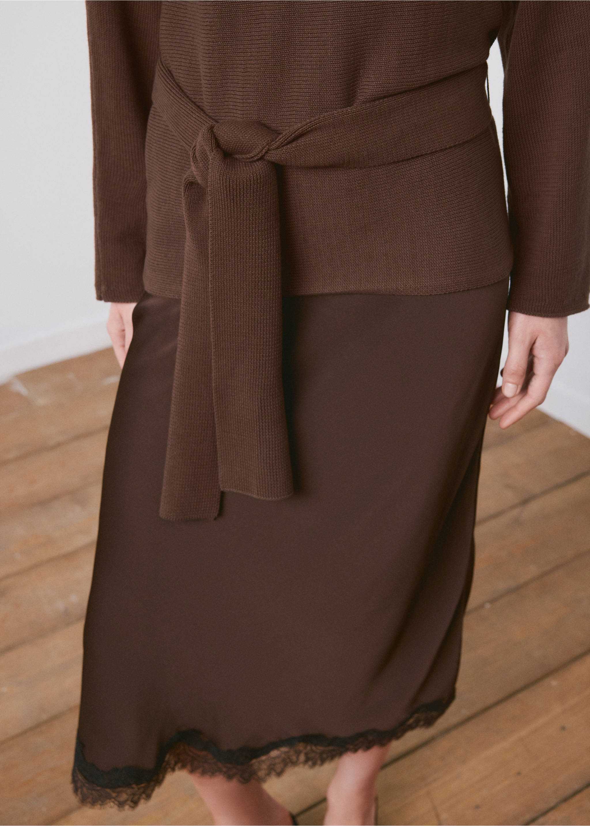 Knit belt sweater - Details of the article 6, Chocolate. Ref: 27065819-00.