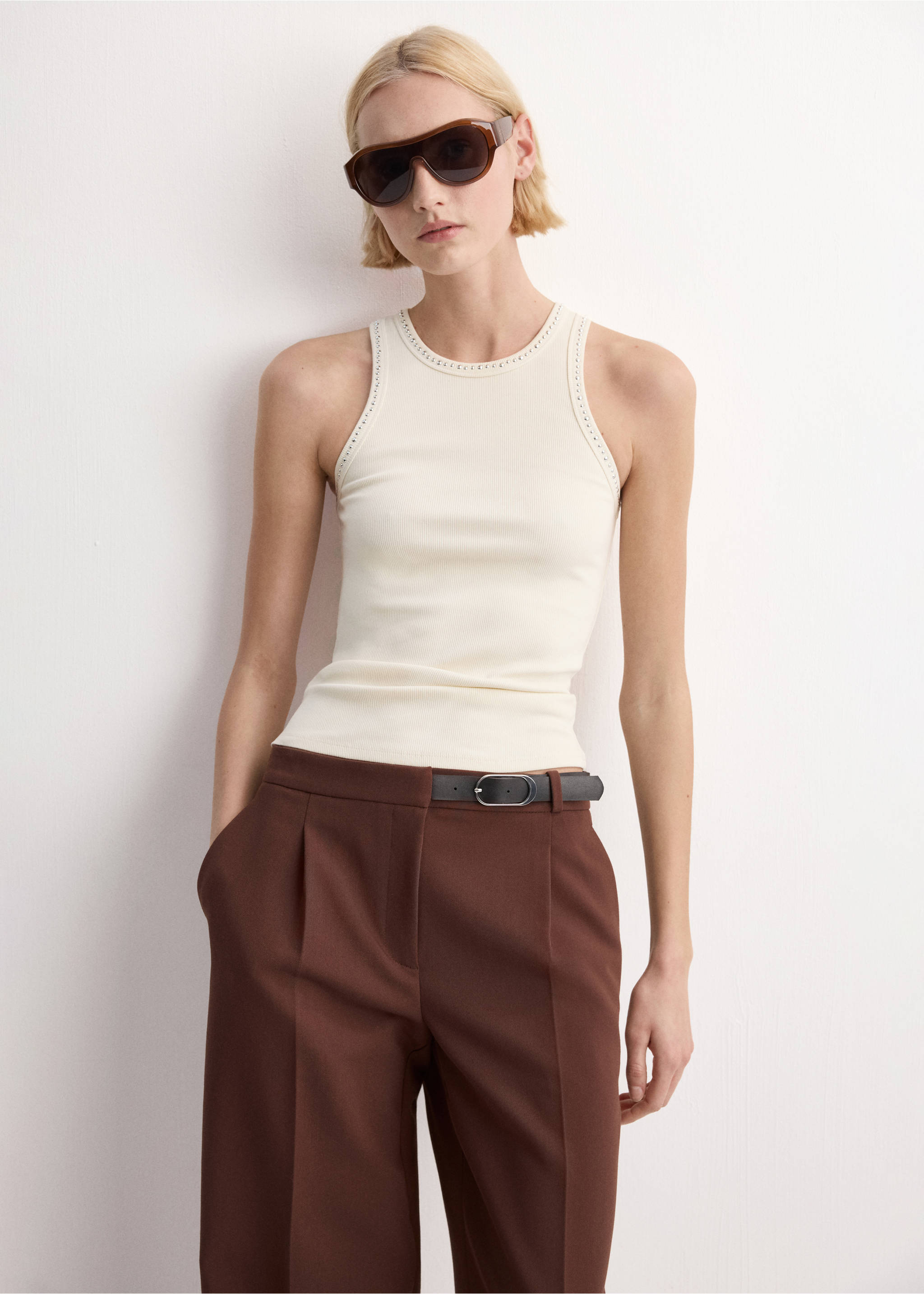 Top ribetes tachuelas - Plano medio, Blanco roto. Ref: 27065821-00.