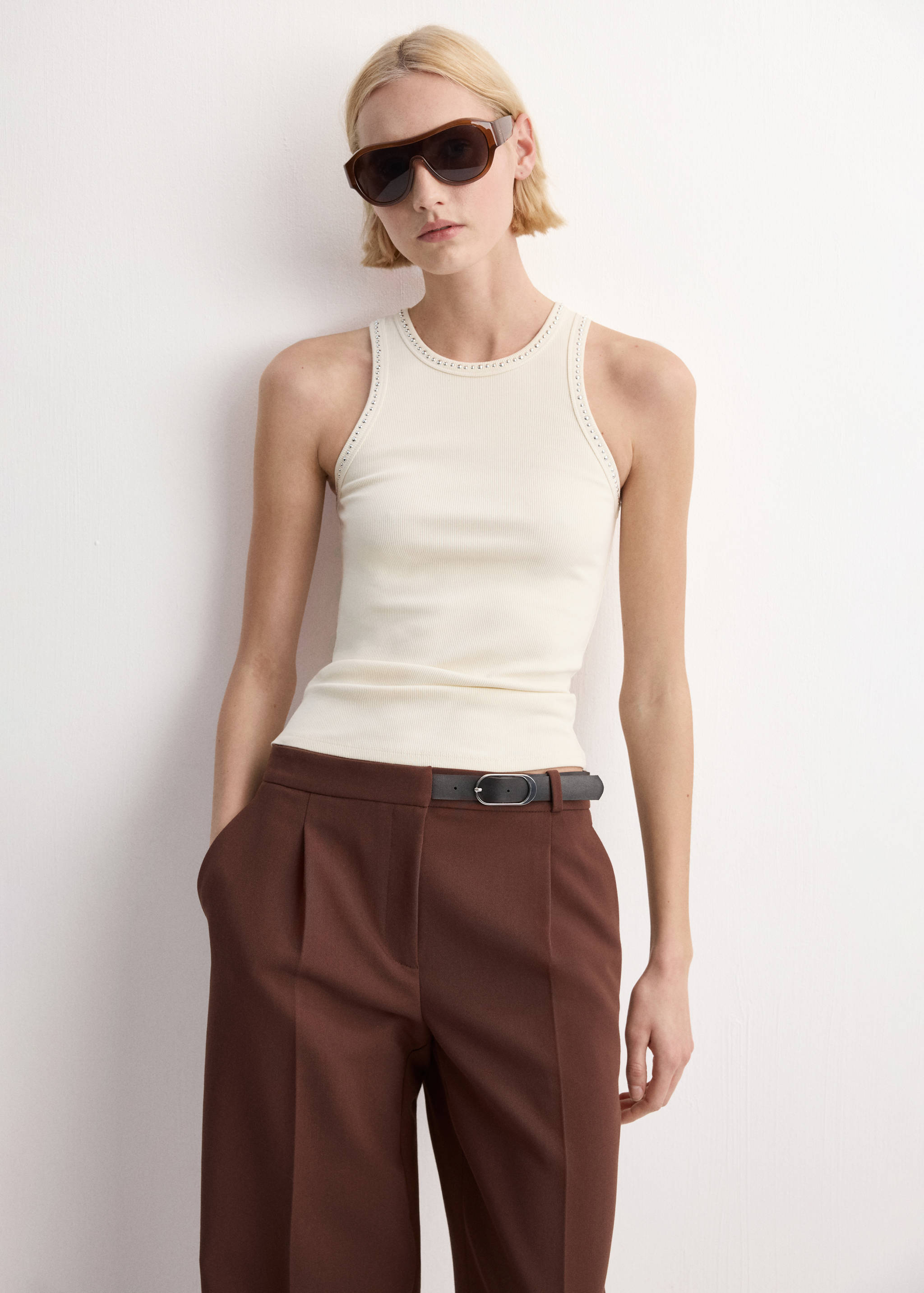 Top ribetes tachuelas - Plano medio