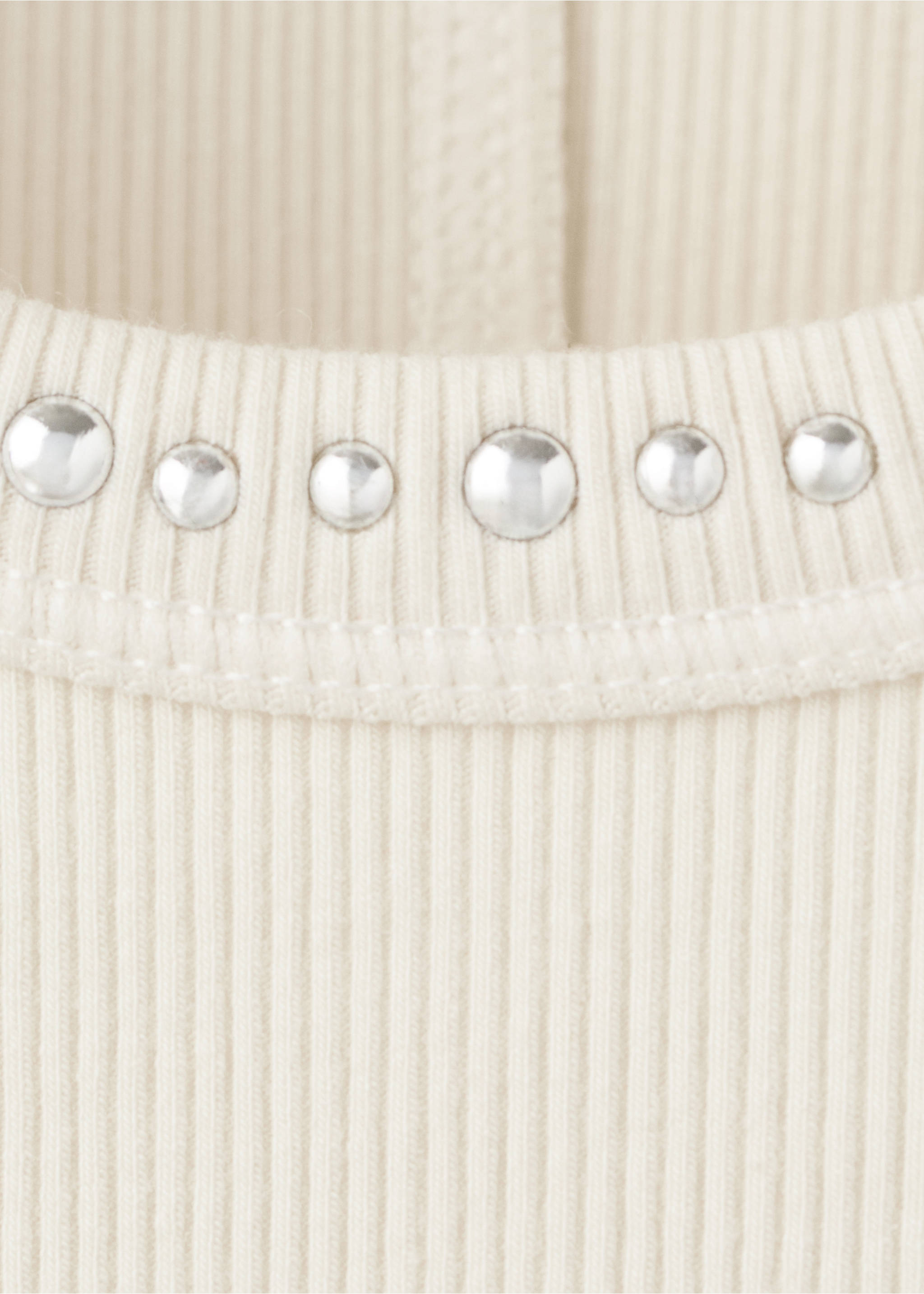 Top ribetes tachuelas - Detalle del artículo 8, Blanco roto. Ref: 27065821-00.