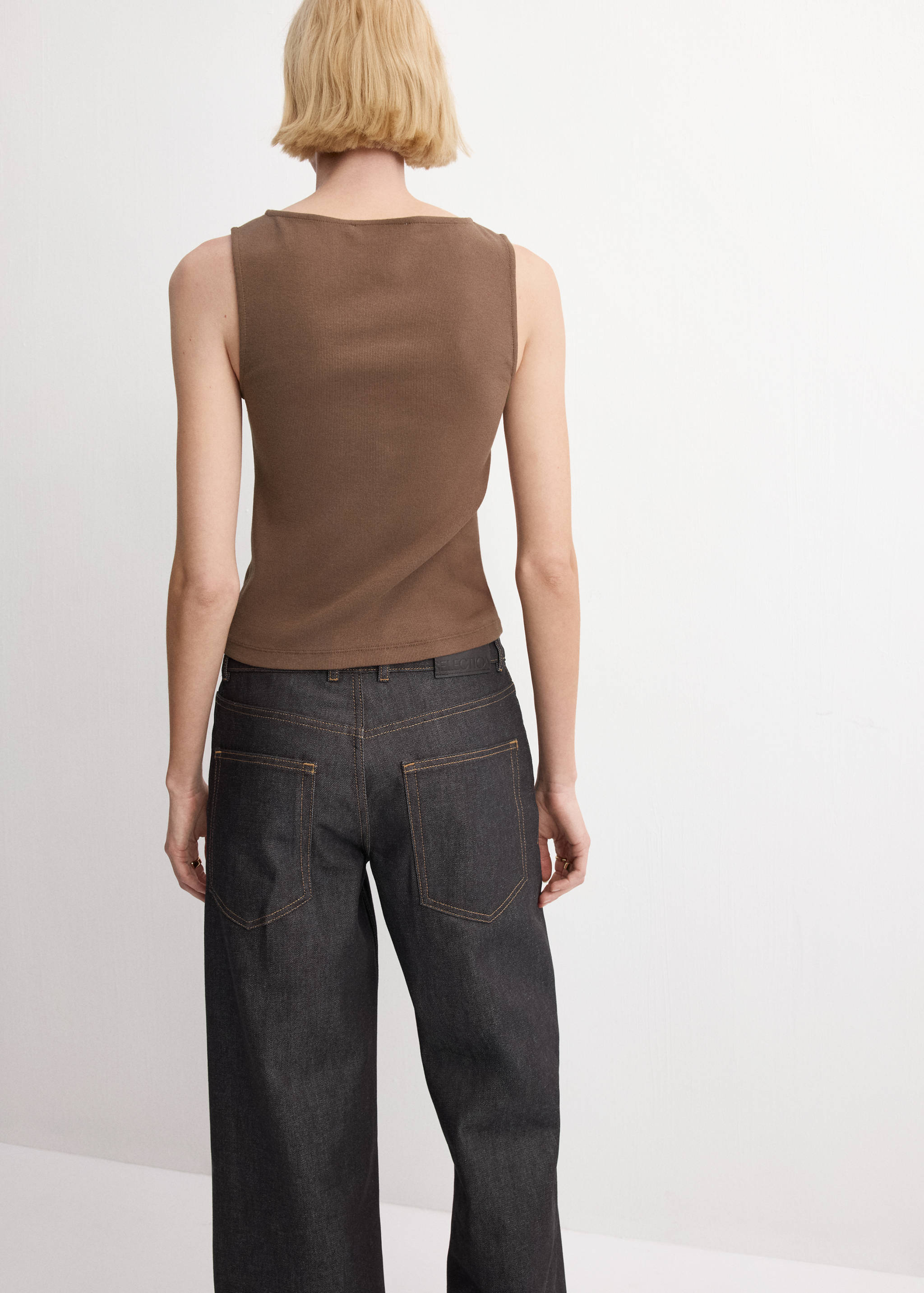 Cotton studded top - Reverse of the article