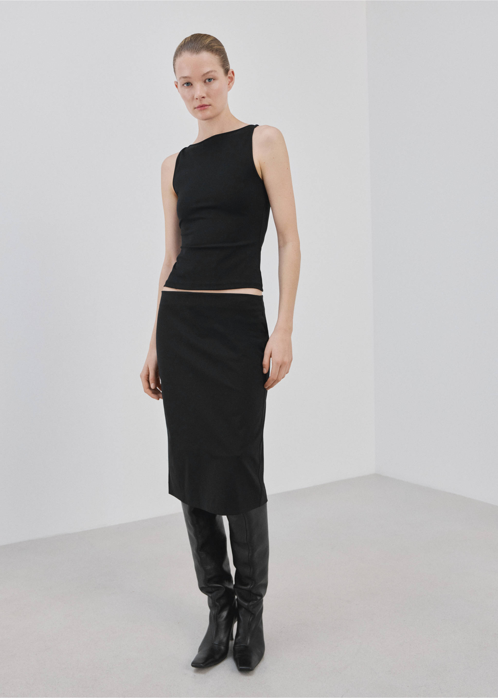 Top crop entallado - Plano general, Negro. Ref: 27065827-00.