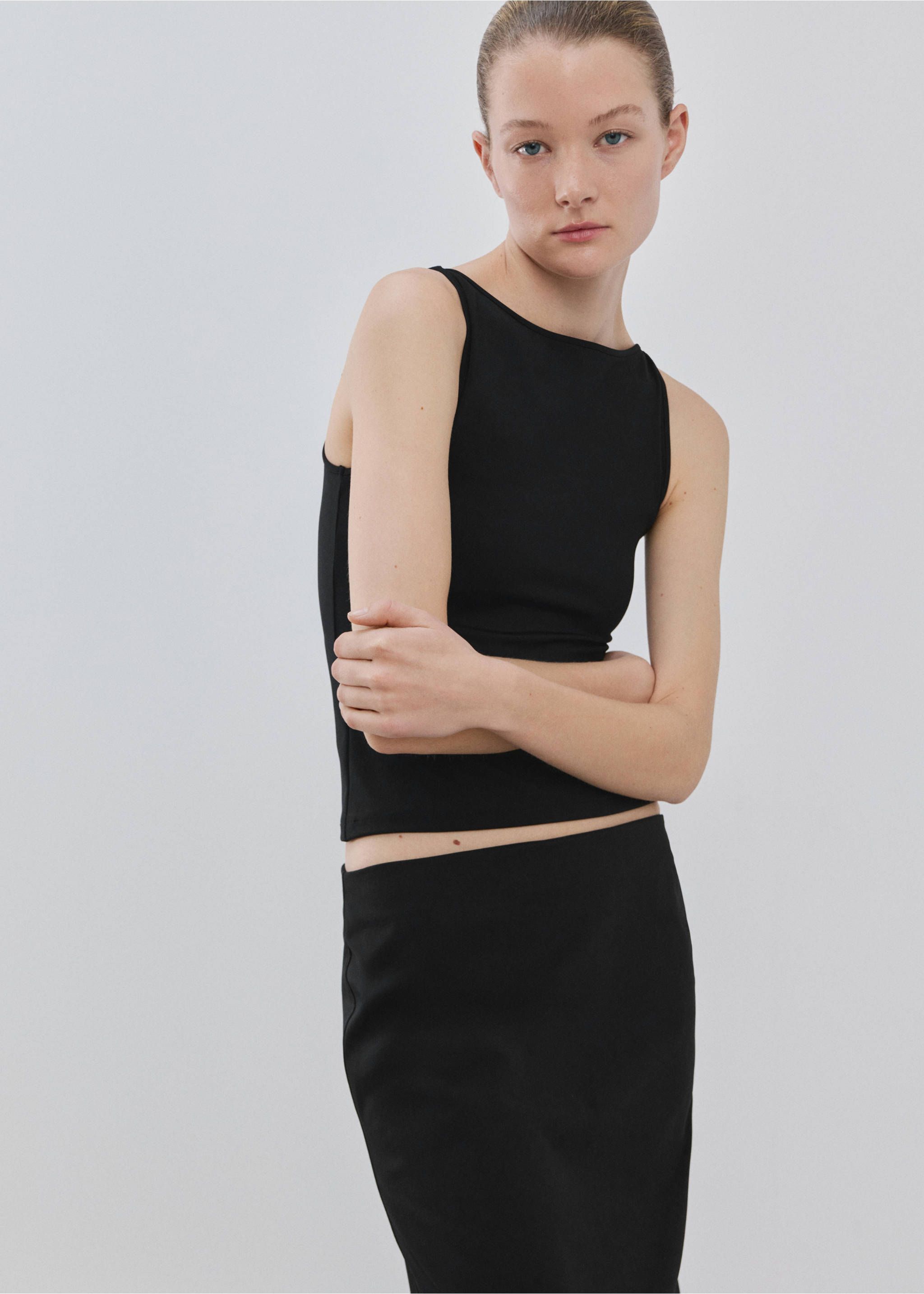 Top crop entallado - Plano medio, Negro. Ref: 27065827-00.