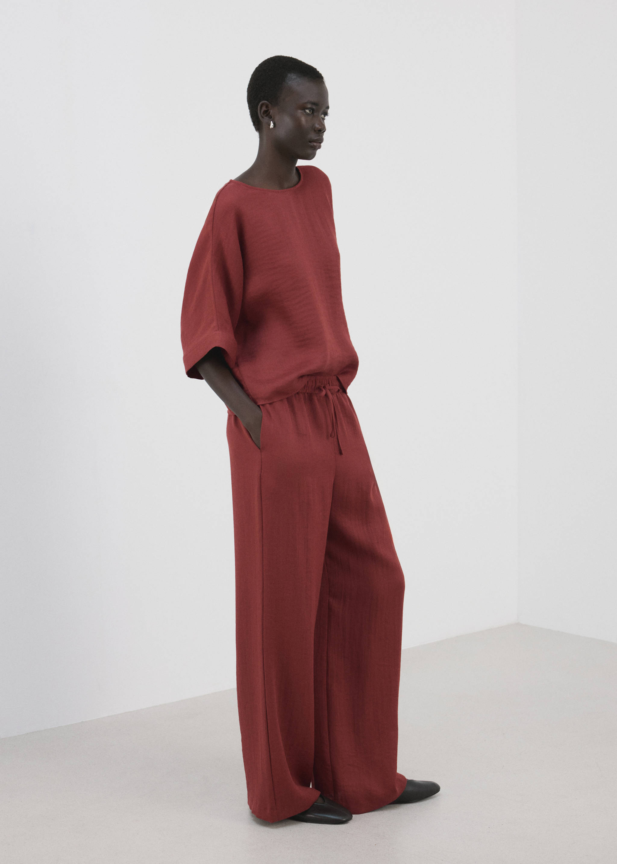 بلوزة بأكمام ثلاثة أرباع - رؤية عامة