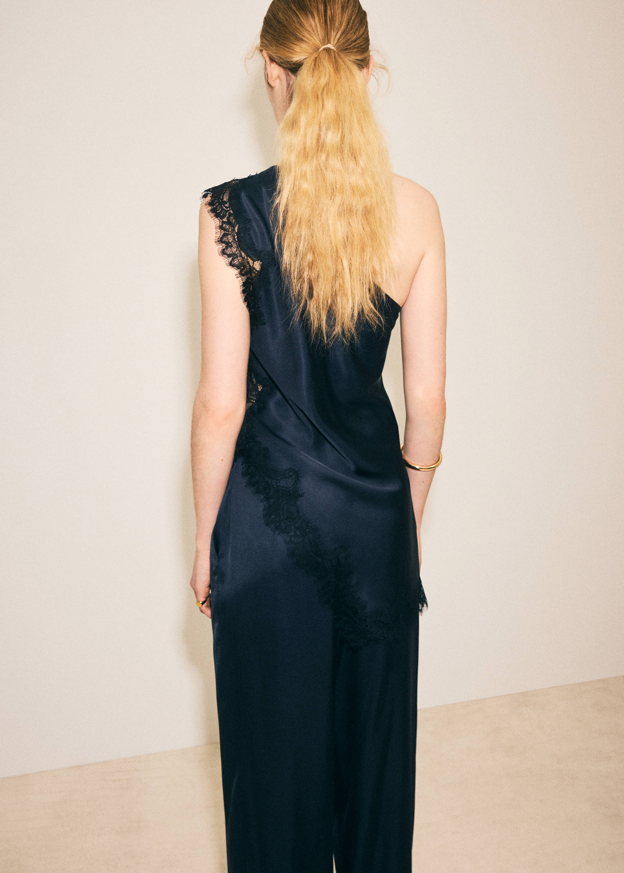 Asymmetric lace camisole top - Reverse of the article